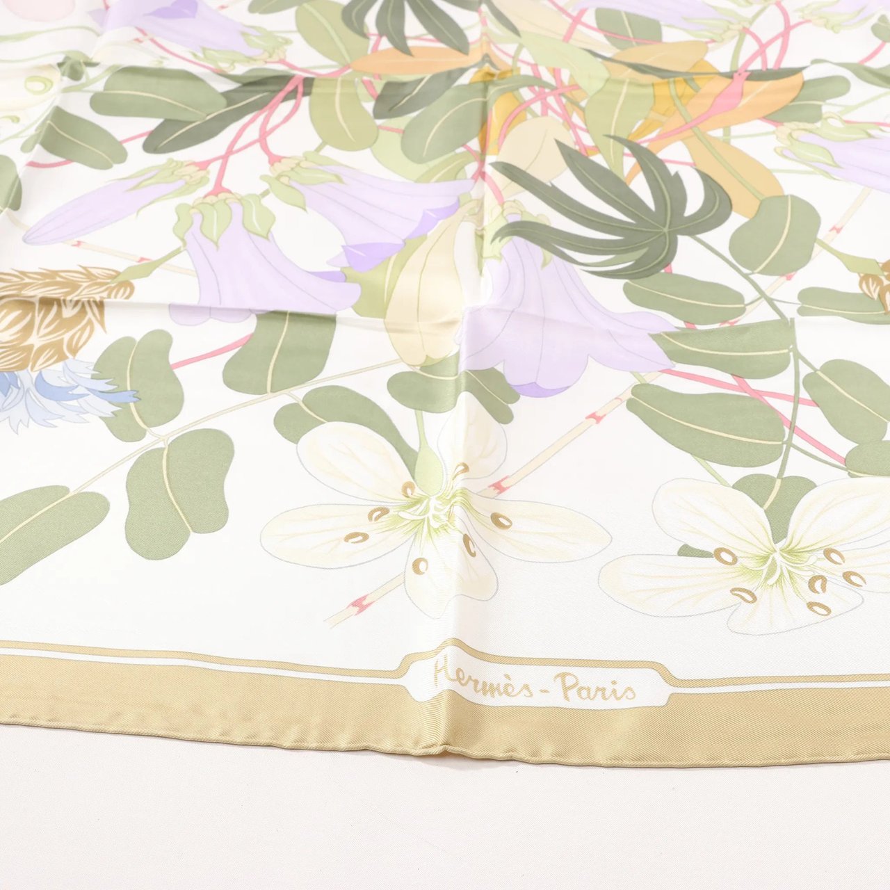 Hermès Hermès Carré 90 "Flora Graeca" Silk handkerchief in Beige Beige