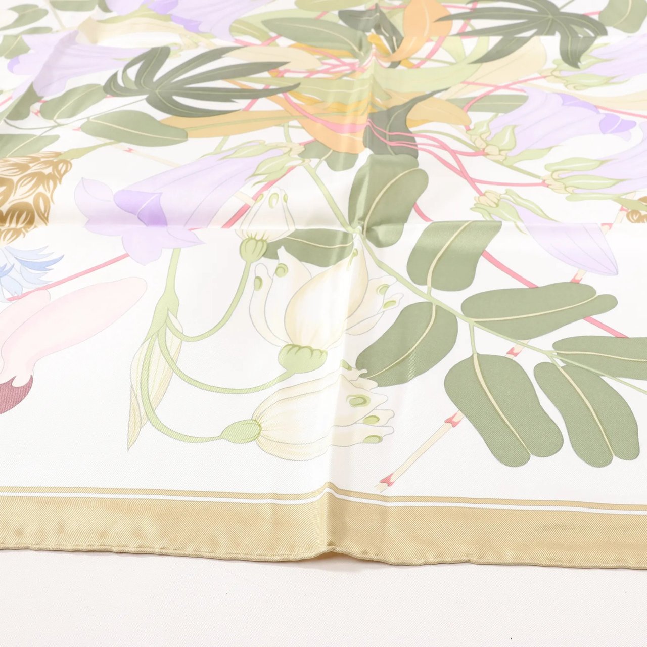 Hermès Hermès Carré 90 "Flora Graeca" Silk handkerchief in Beige Beige