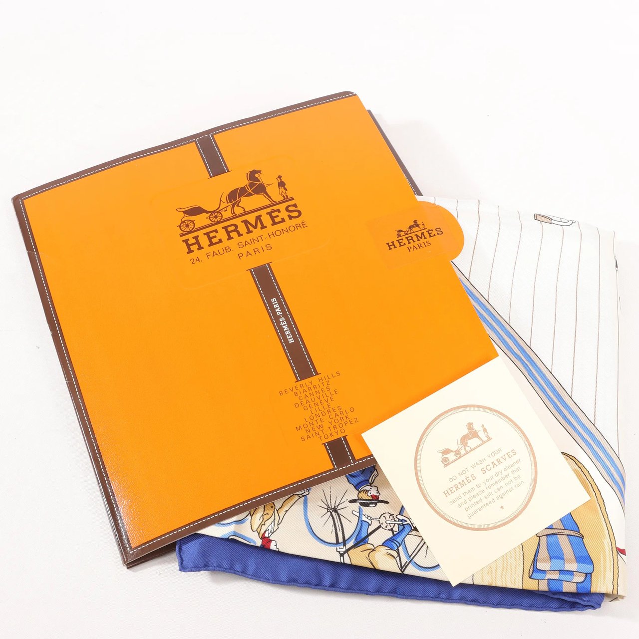 Hermès Hermès Carré 90 "LES BECANES" Silk handkerchief in Blue x White Blauw