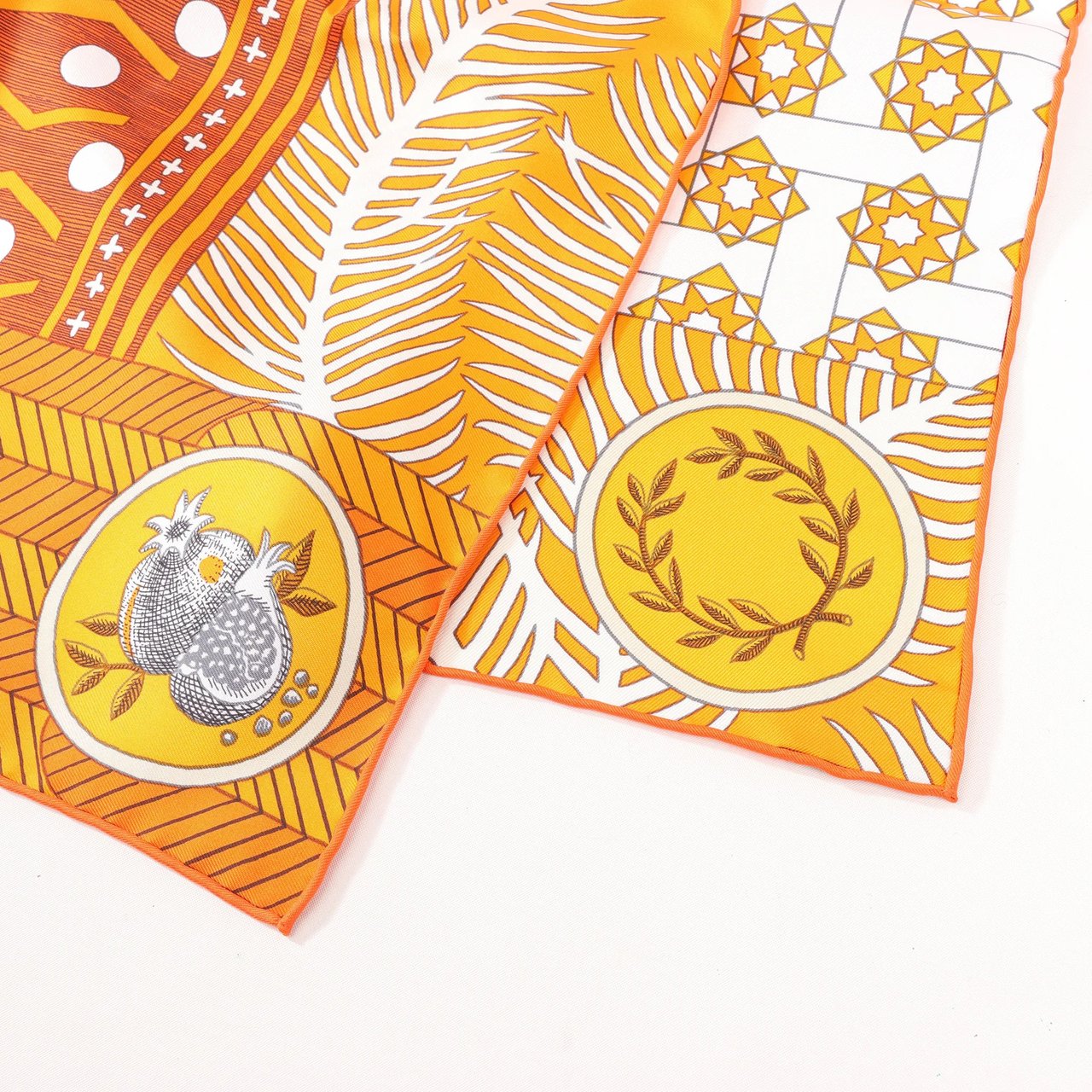 Hermès Hermès Carré 90 "La Danse des Amazones" Silk handkerchief in Orange Oranje