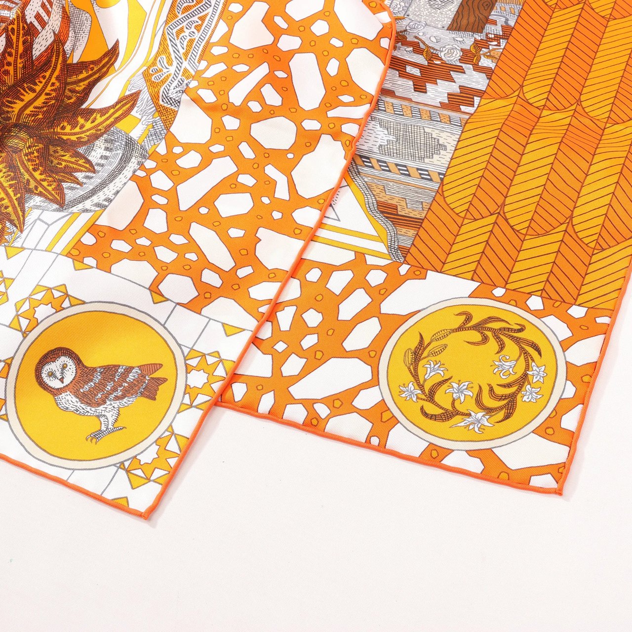 Hermès Hermès Carré 90 "La Danse des Amazones" Silk handkerchief in Orange Oranje