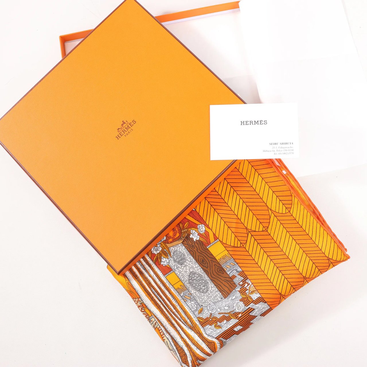 Hermès Hermès Carré 90 "La Danse des Amazones" Silk handkerchief in Orange Oranje