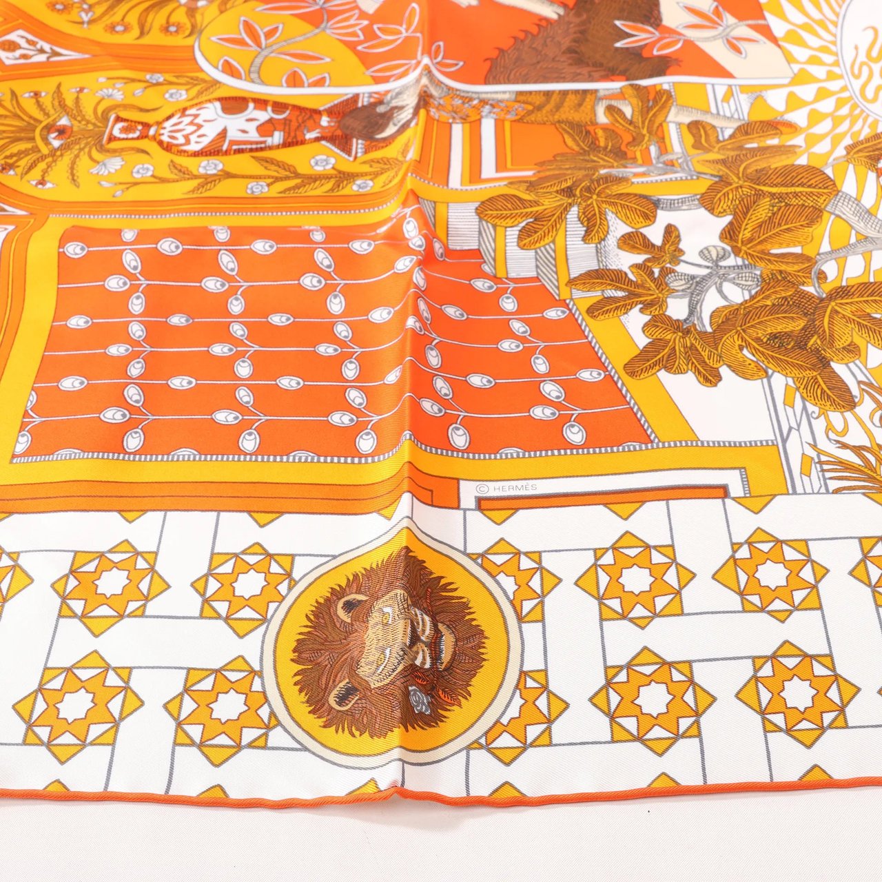 Hermès Hermès Carré 90 "La Danse des Amazones" Silk handkerchief in Orange Oranje