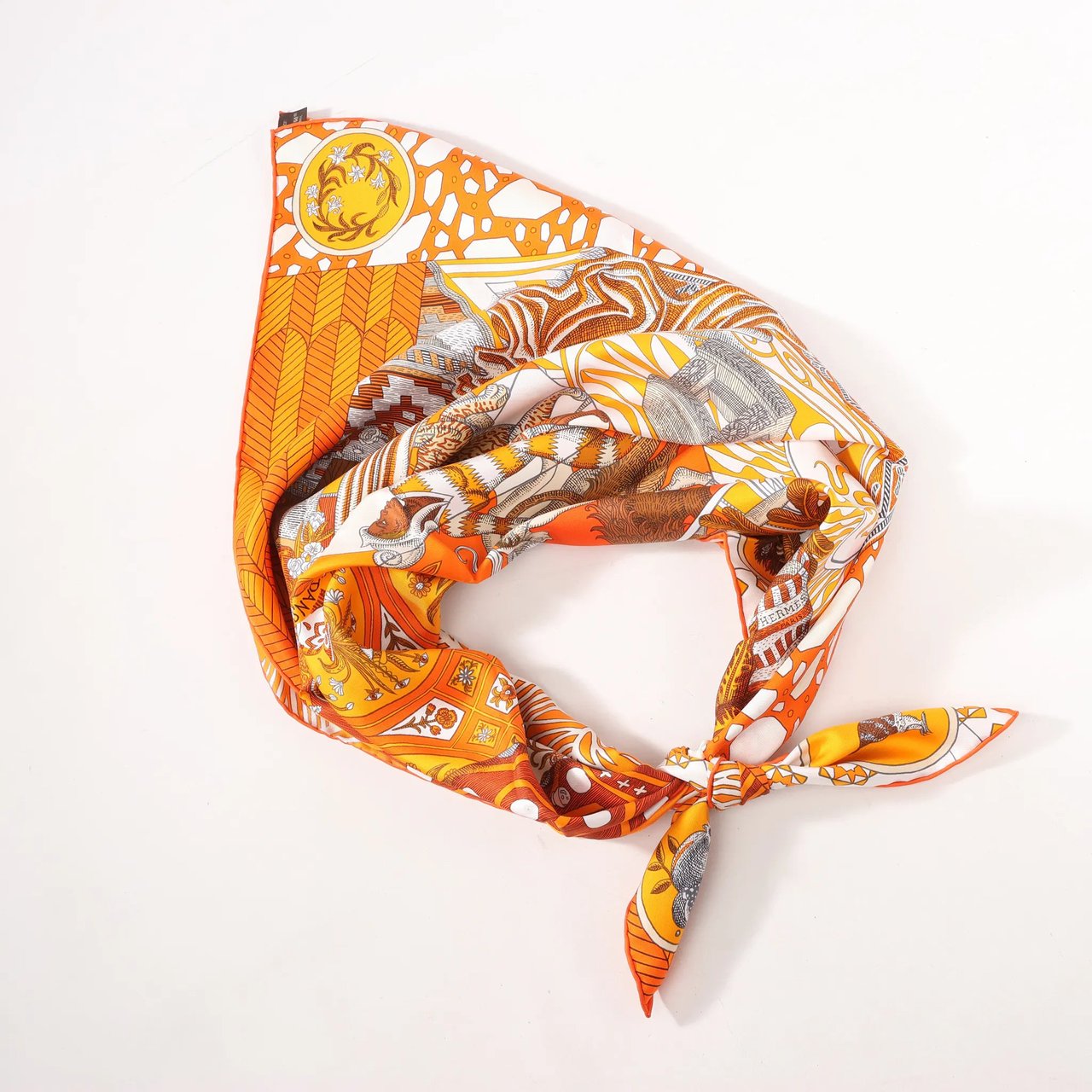 Hermès Hermès Carré 90 "La Danse des Amazones" Silk handkerchief in Orange Oranje