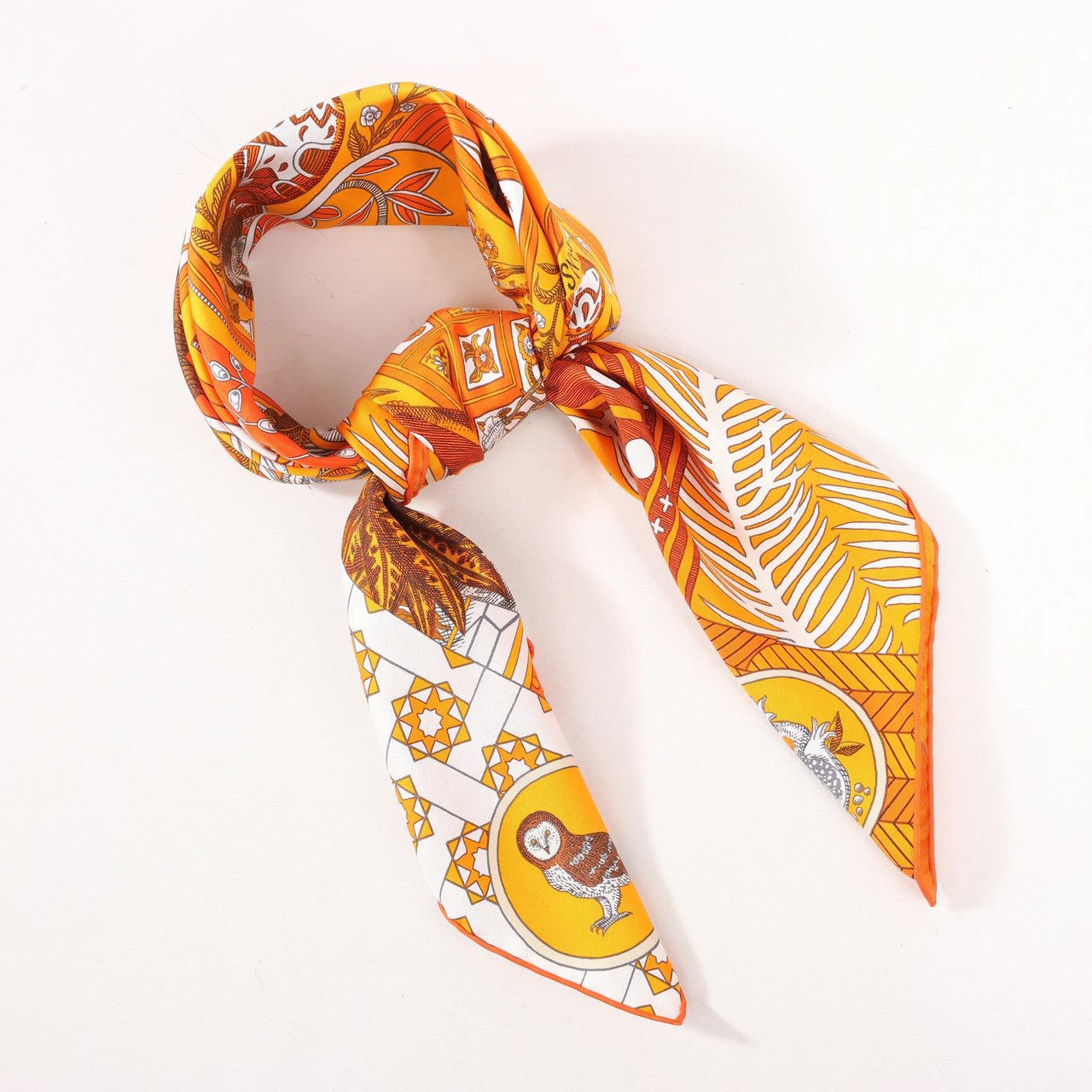 Hermès Hermès Carré 90 "La Danse des Amazones" Silk handkerchief in Orange Oranje