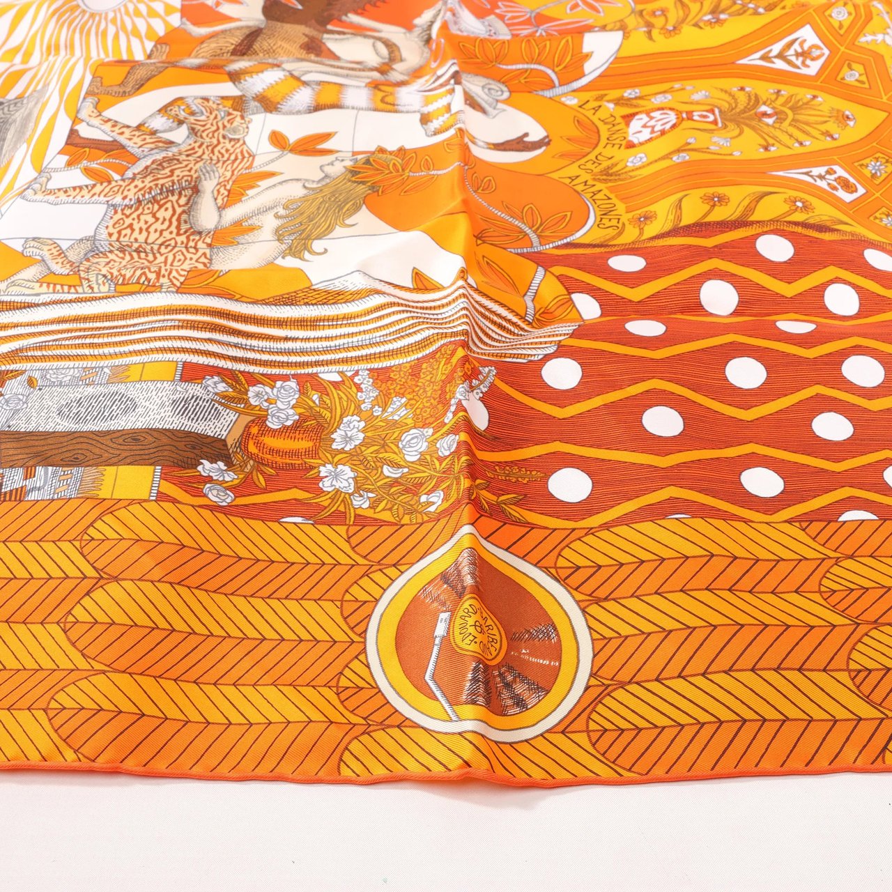 Hermès Hermès Carré 90 "La Danse des Amazones" Silk handkerchief in Orange Oranje