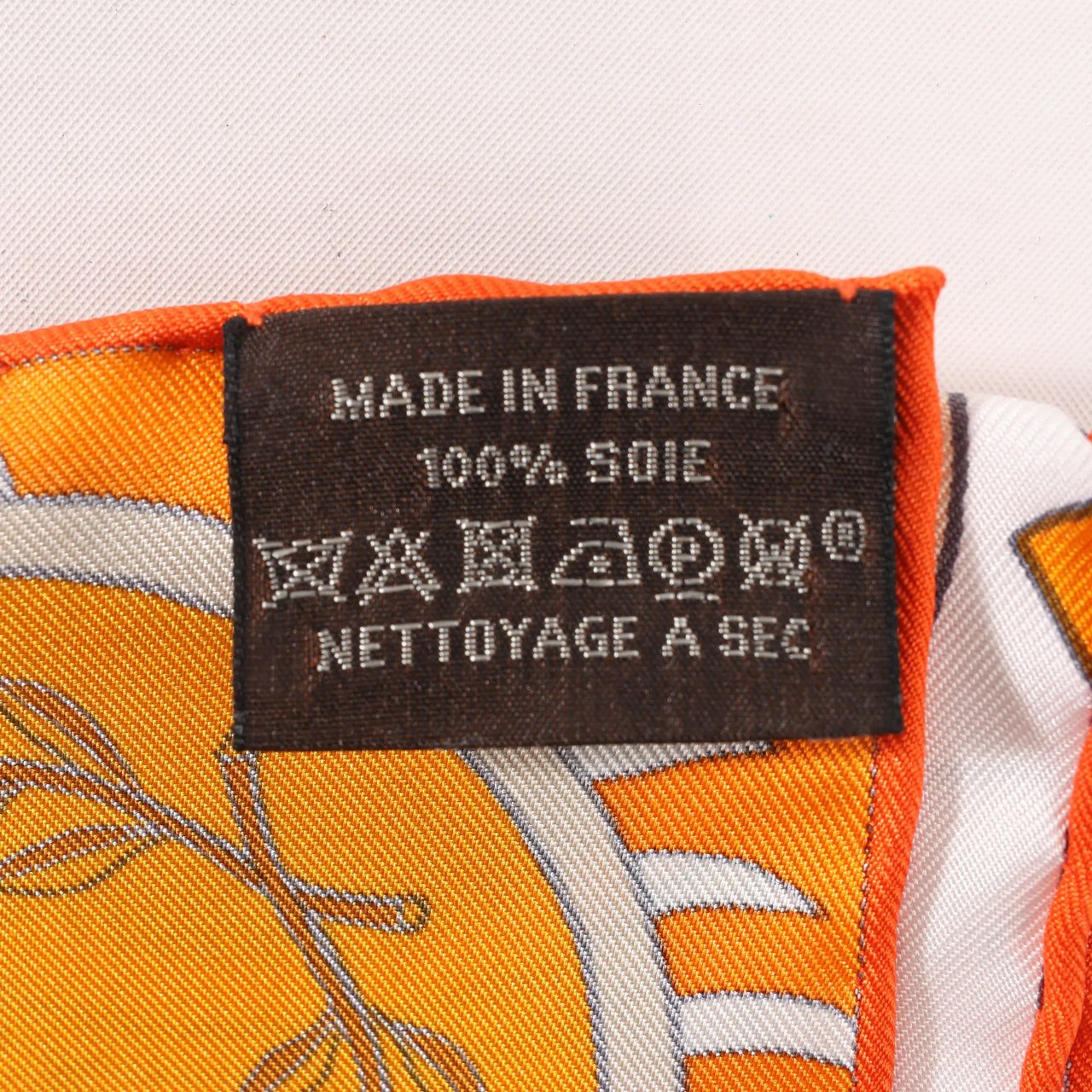 Hermès Hermès Carré 90 "La Danse des Amazones" Silk handkerchief in Orange Oranje