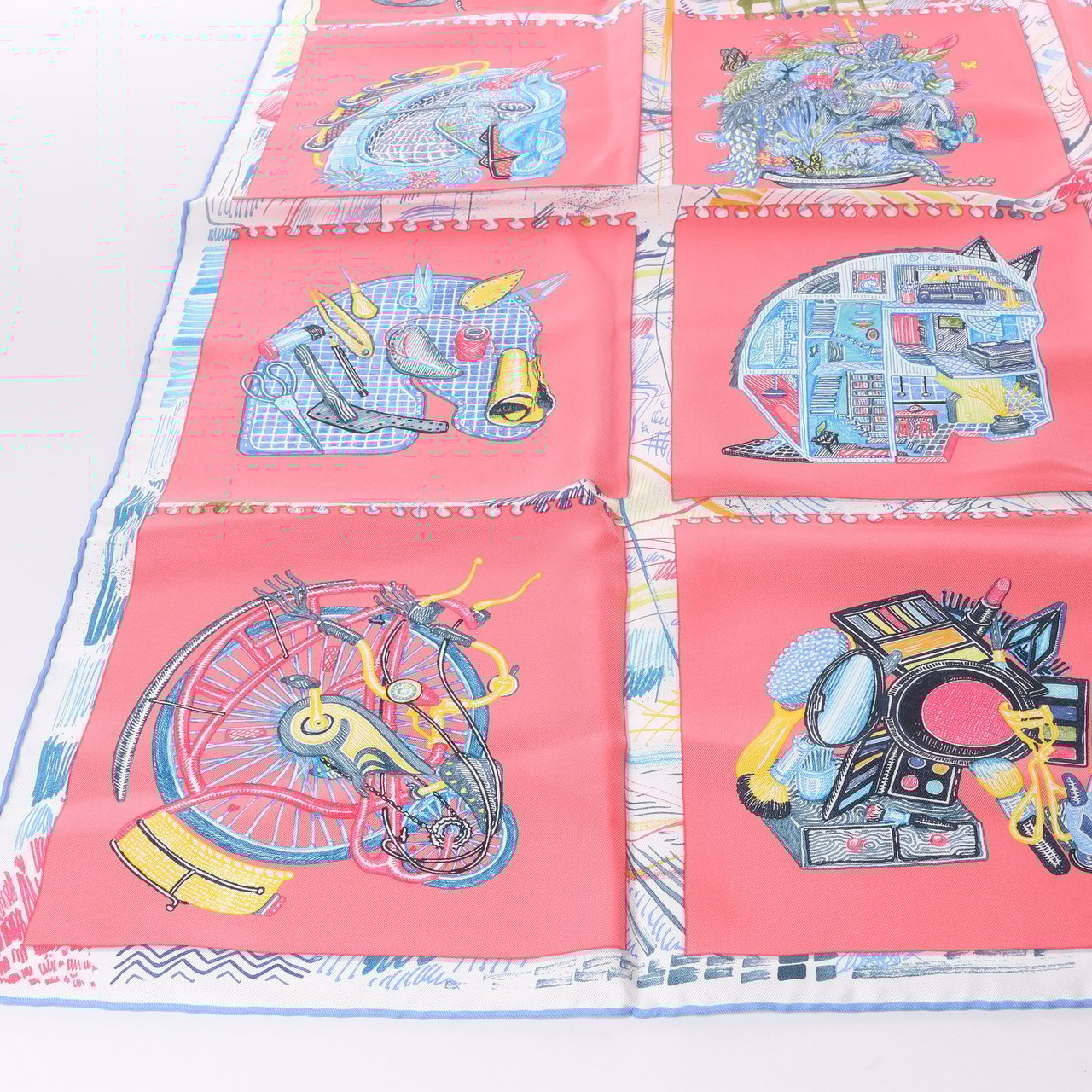 Hermès Hermès Carré 90 "Chevaloscope" Silk Scarf in Pink Roze