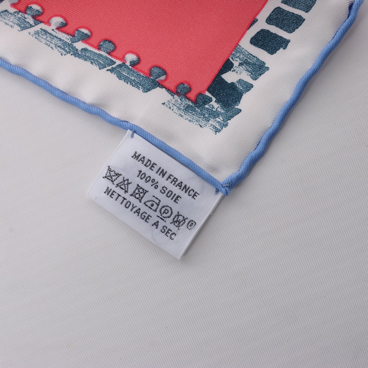 Hermès Hermès Carré 90 "Chevaloscope" Silk Scarf in Pink Roze