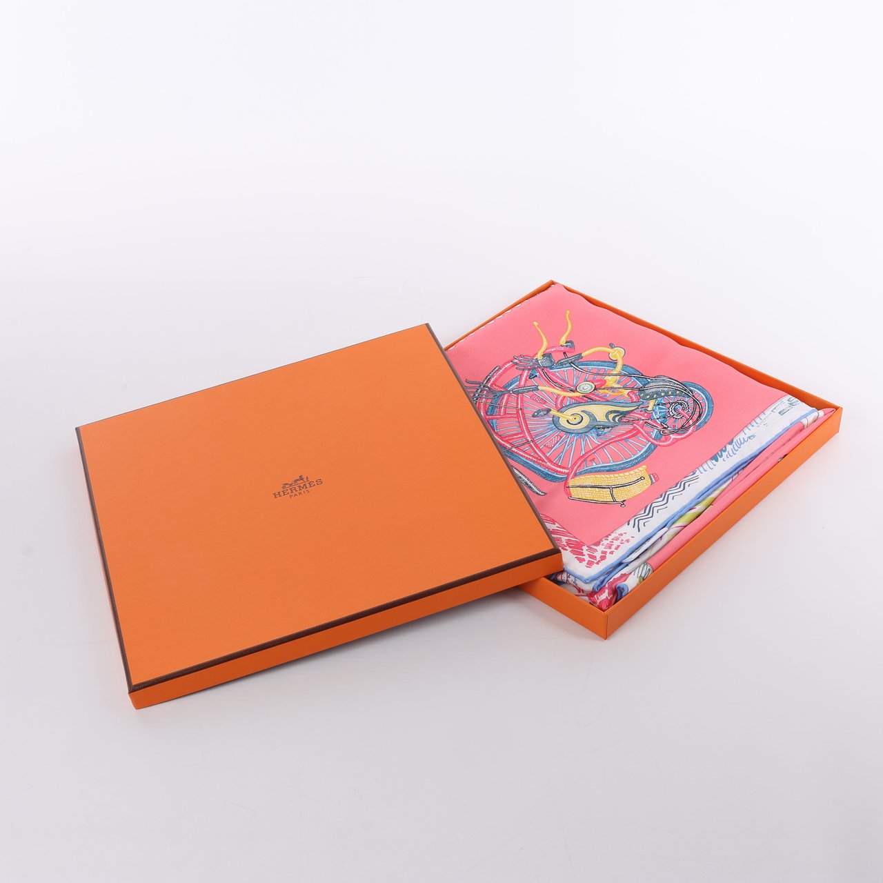 Hermès Hermès Carré 90 "Chevaloscope" Silk Scarf in Pink Roze