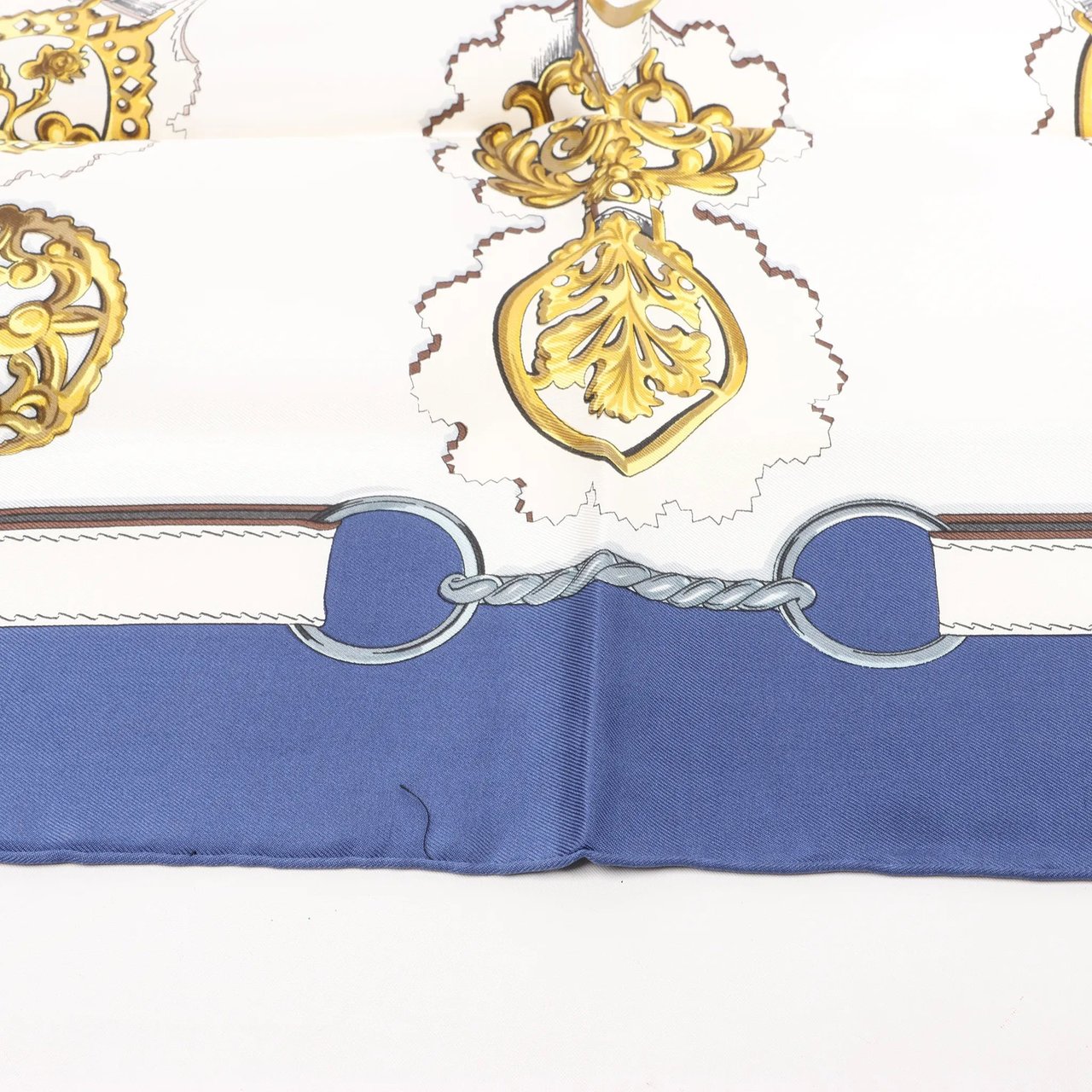 Hermès Hermès Carré 90 "Cuivreries" Silk handkerchief in Navy Blue x White Blauw