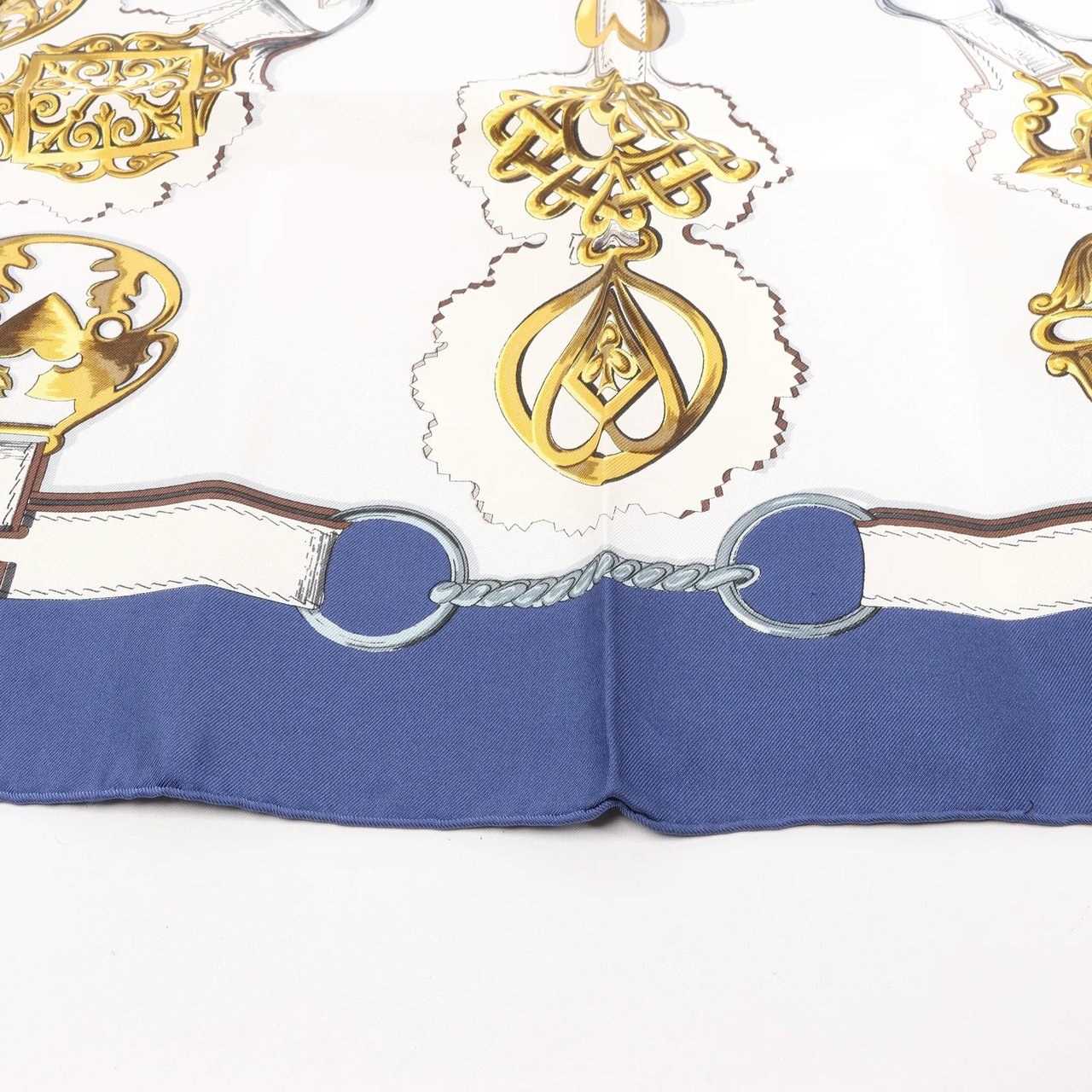 Hermès Hermès Carré 90 "Cuivreries" Silk handkerchief in Navy Blue x White Blauw