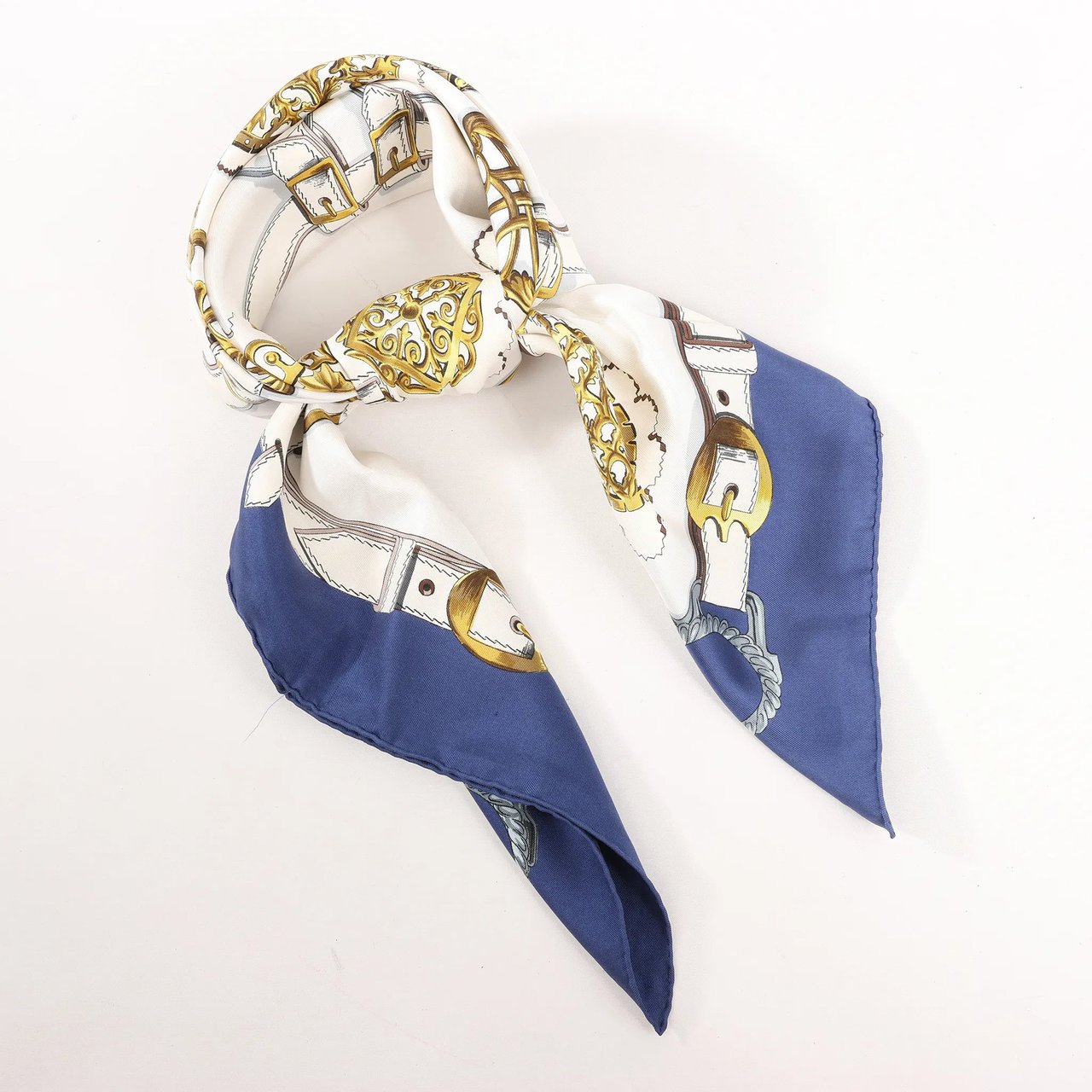 Hermès Hermès Carré 90 "Cuivreries" Silk handkerchief in Navy Blue x White Blauw