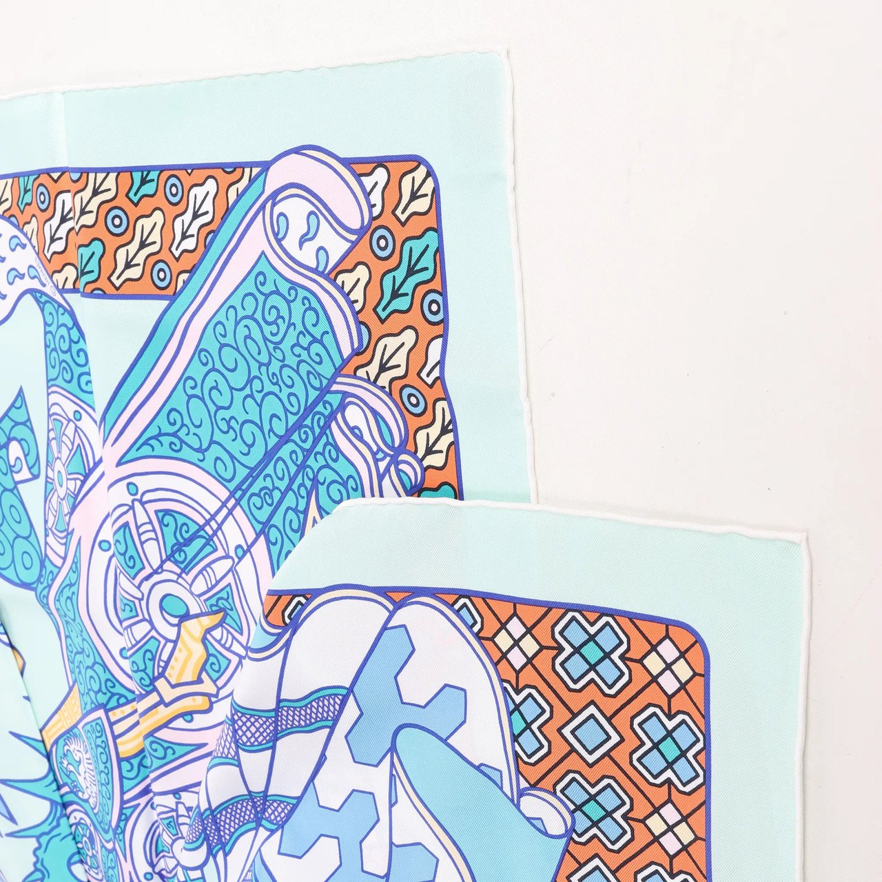 Hermès Hermès Carré 90 "DUELS ONIRIQUES" Silk handkerchief in Blue Blauw