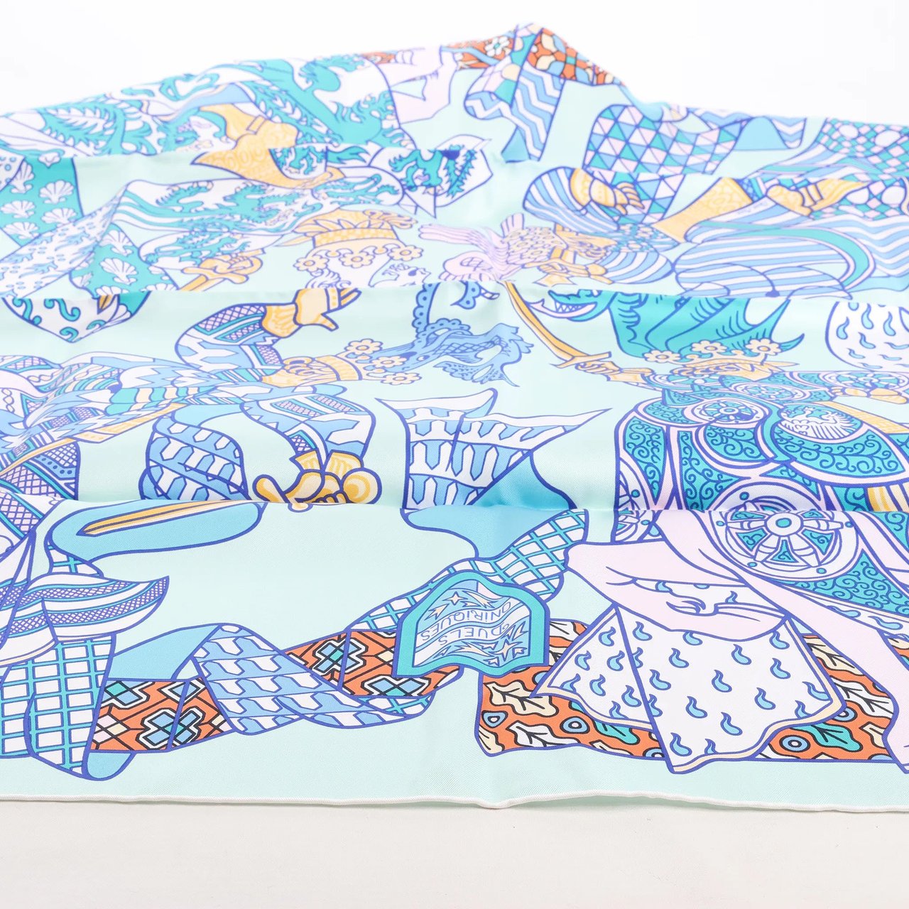 Hermès Hermès Carré 90 "DUELS ONIRIQUES" Silk handkerchief in Blue Blauw