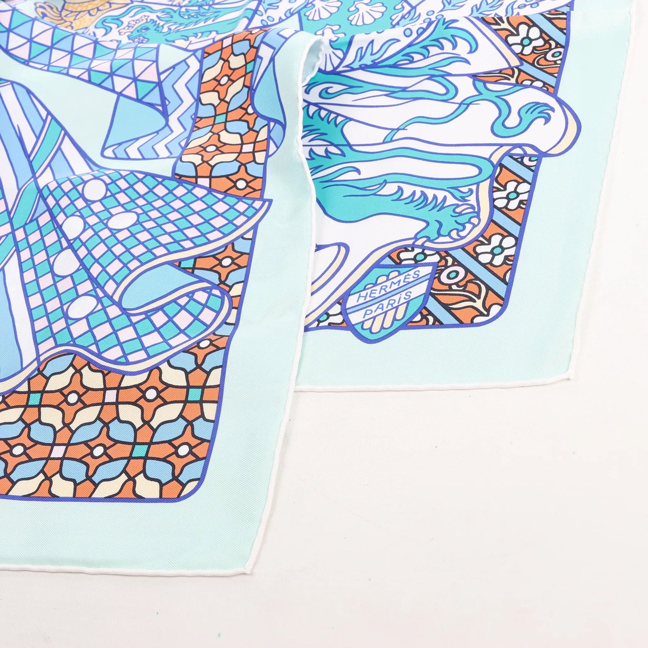 Hermès Hermès Carré 90 "DUELS ONIRIQUES" Silk handkerchief in Blue Blauw