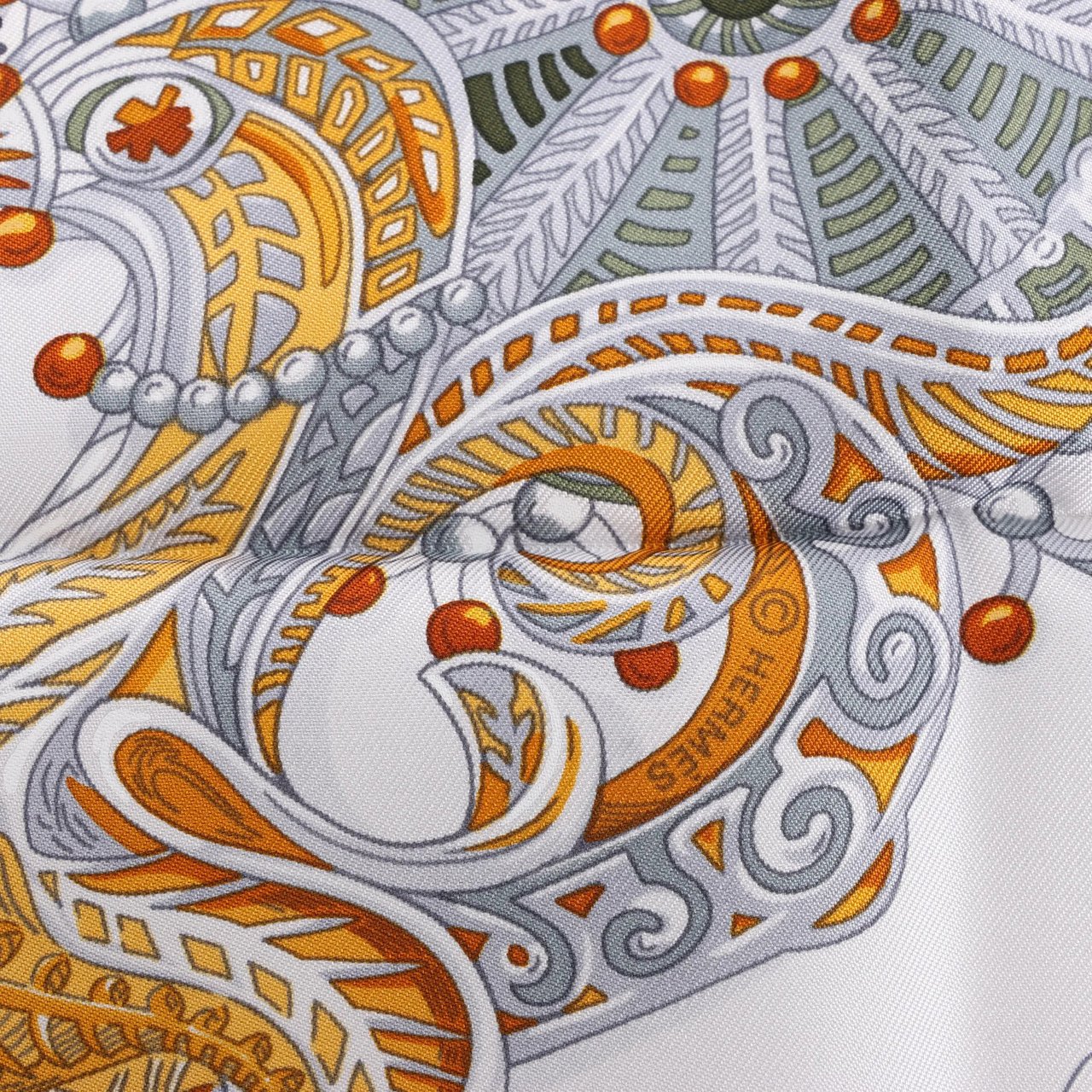 Hermès Hermès Carré 90 "Zenobie Reine de Palmyre" Silk handkerchief in Beige x Green Divers