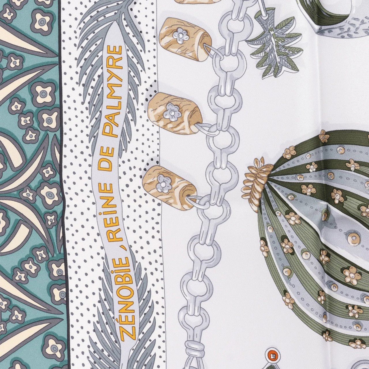 Hermès Hermès Carré 90 "Zenobie Reine de Palmyre" Silk handkerchief in Beige x Green Divers
