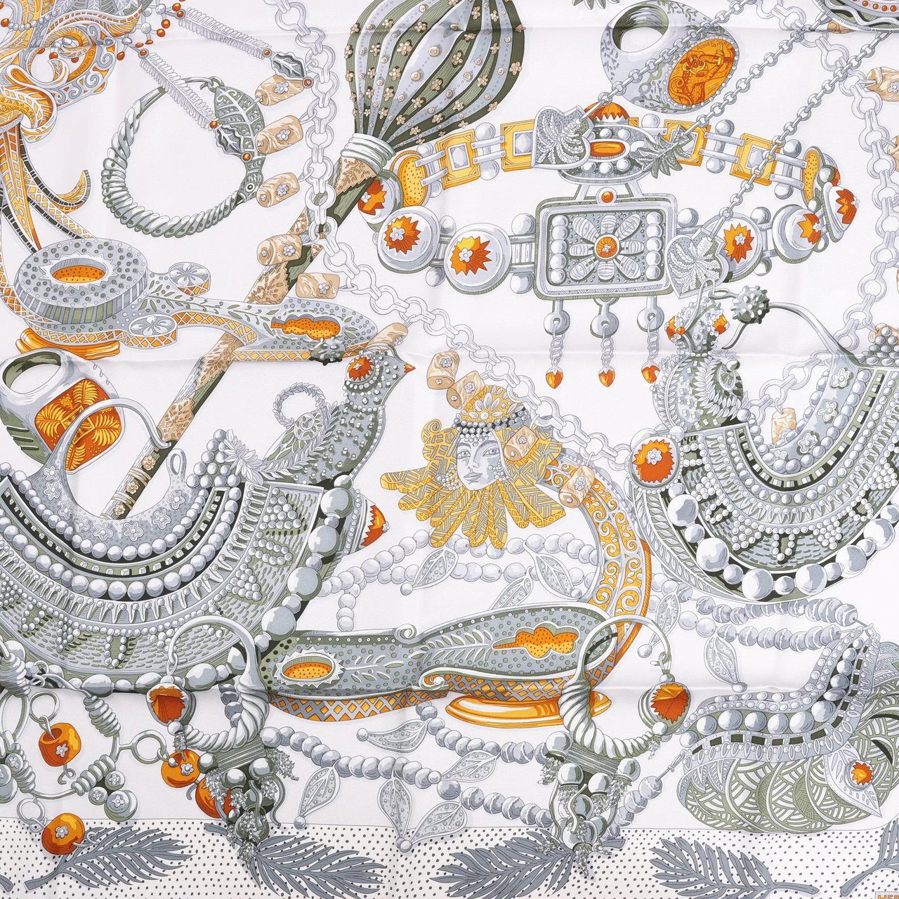 Hermès Hermès Carré 90 "Zenobie Reine de Palmyre" Silk handkerchief in Beige x Green Divers