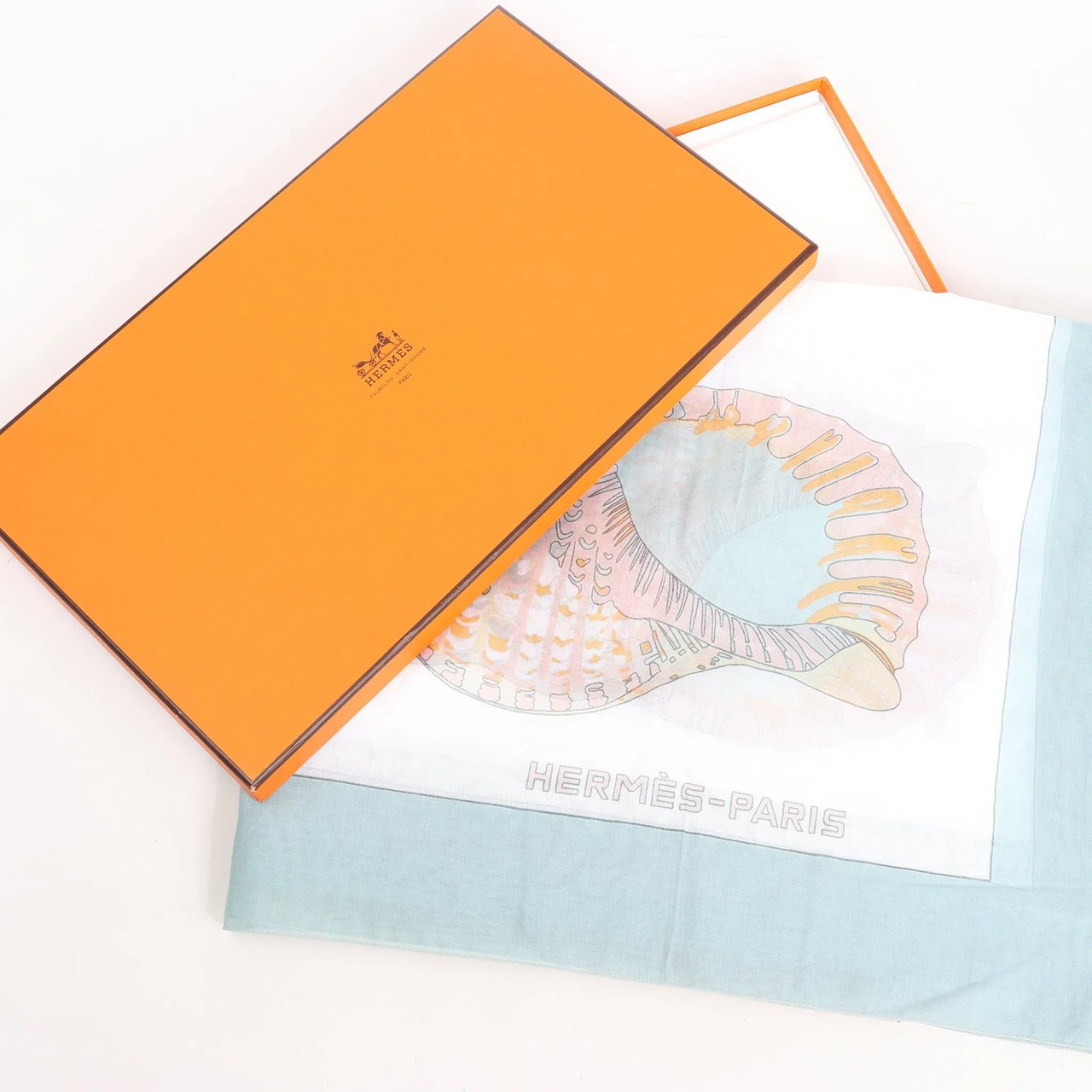 Hermès Hermès Carré "Shell" Cotton handkerchief in Blue Divers