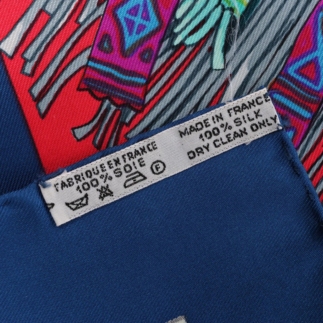 Hermès Hermès Carré 90 "Cuirs Du Desert" Silk handkerchief in Navy Blue x Red Blauw