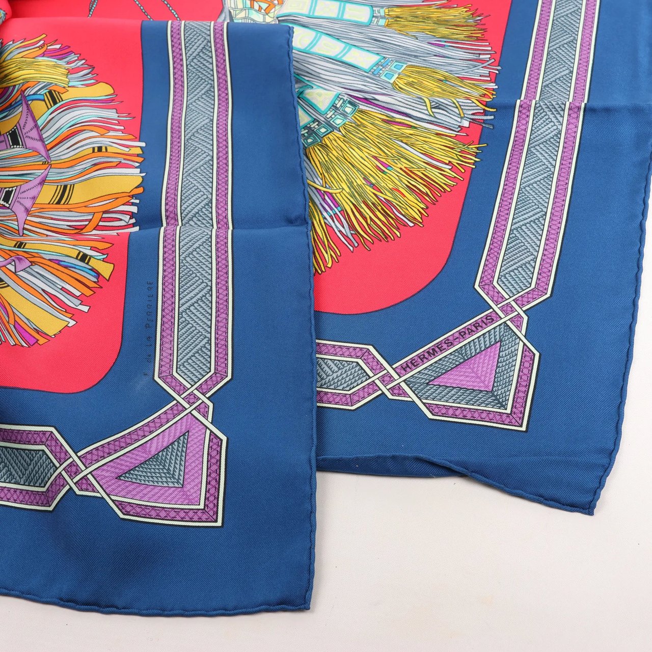 Hermès Hermès Carré 90 "Cuirs Du Desert" Silk handkerchief in Navy Blue x Red Blauw