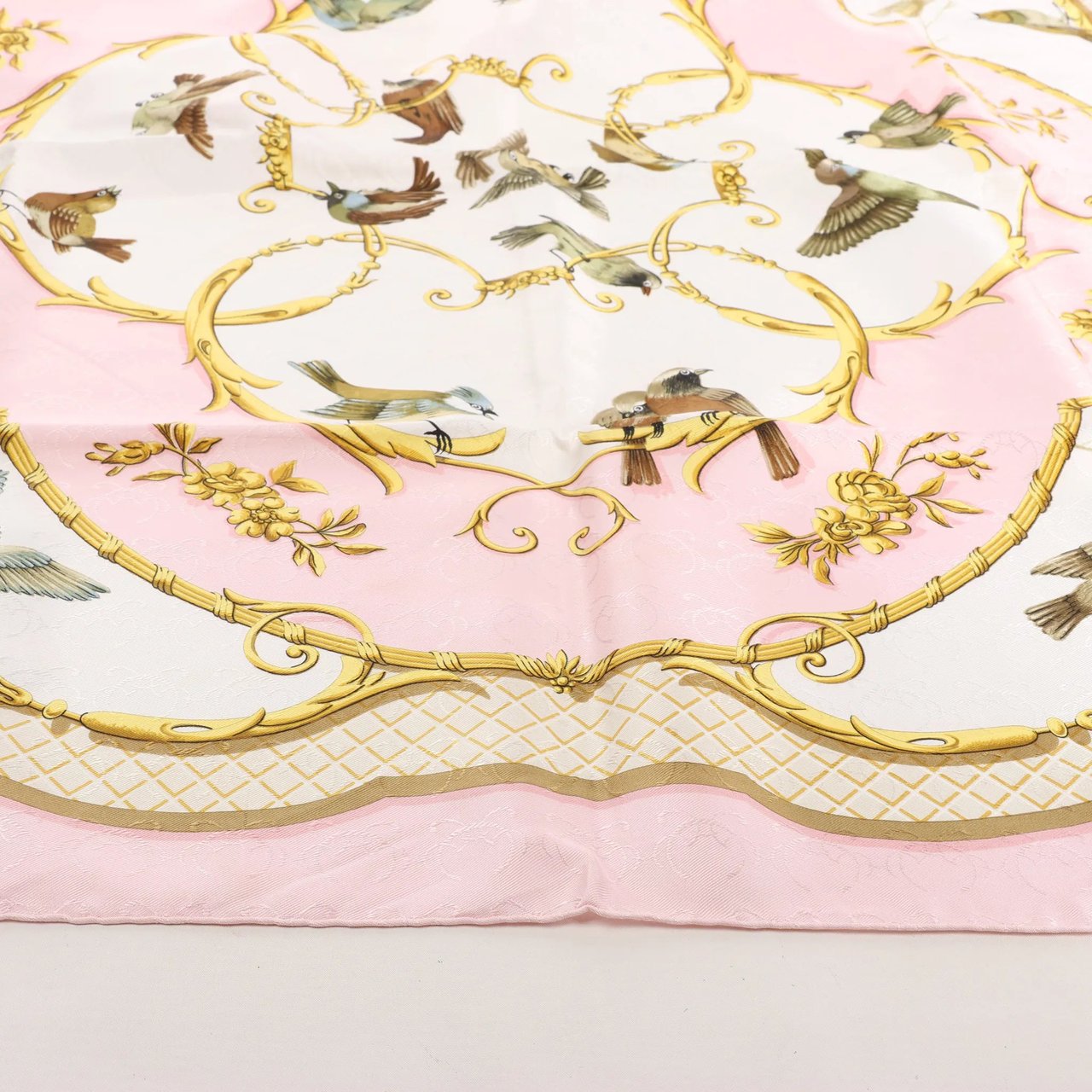 Hermès Hermès Carré 90 "La Cle des Champs" Silk handkerchief in Pink Roze