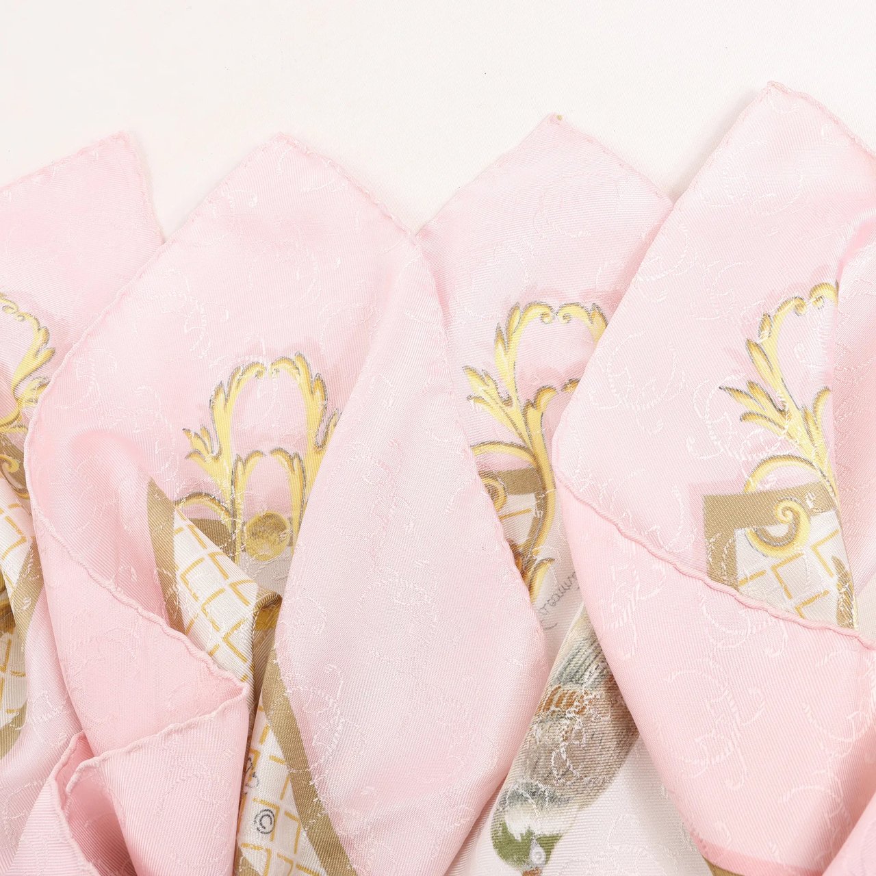 Hermès Hermès Carré 90 "La Cle des Champs" Silk handkerchief in Pink Roze