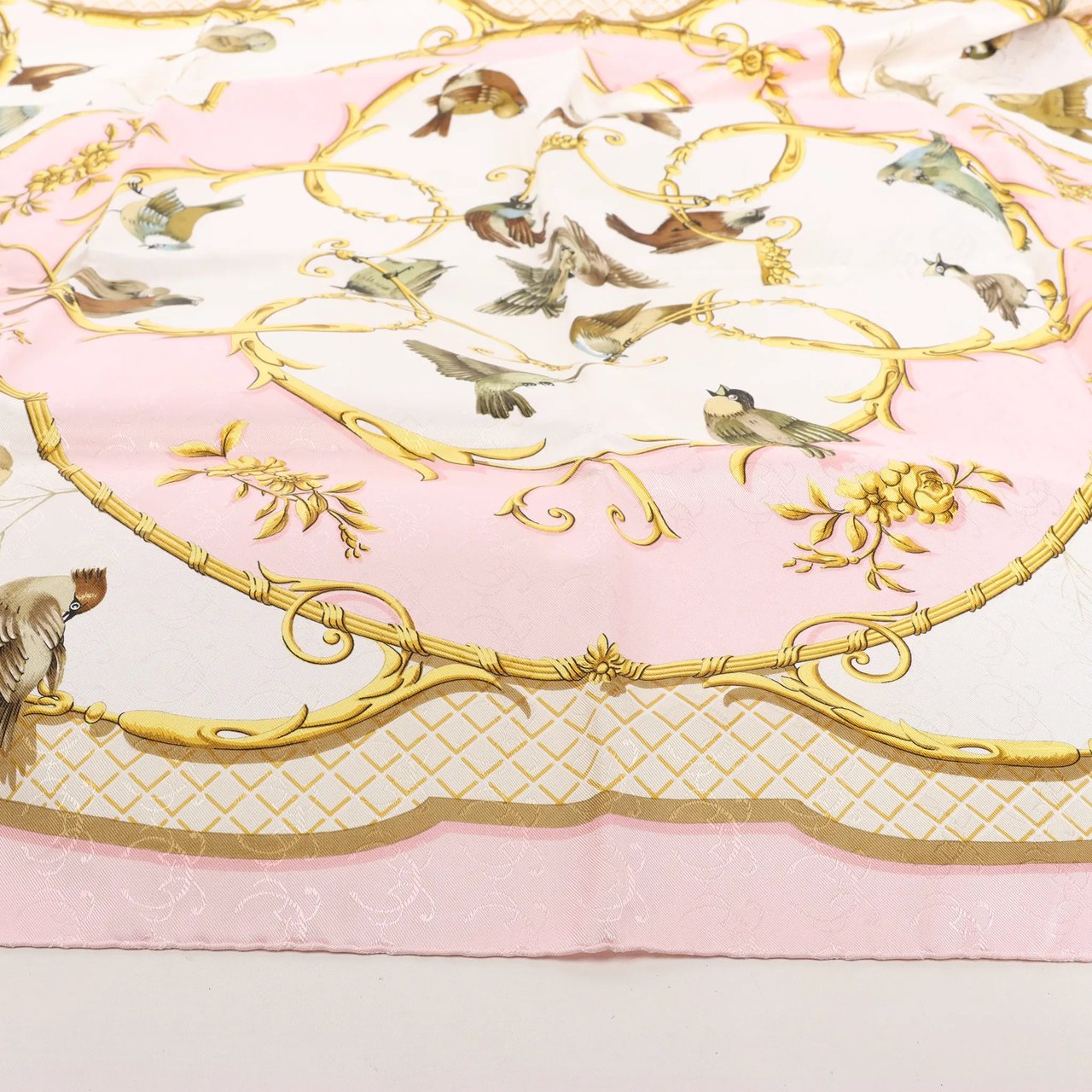 Hermès Hermès Carré 90 "La Cle des Champs" Silk handkerchief in Pink Roze