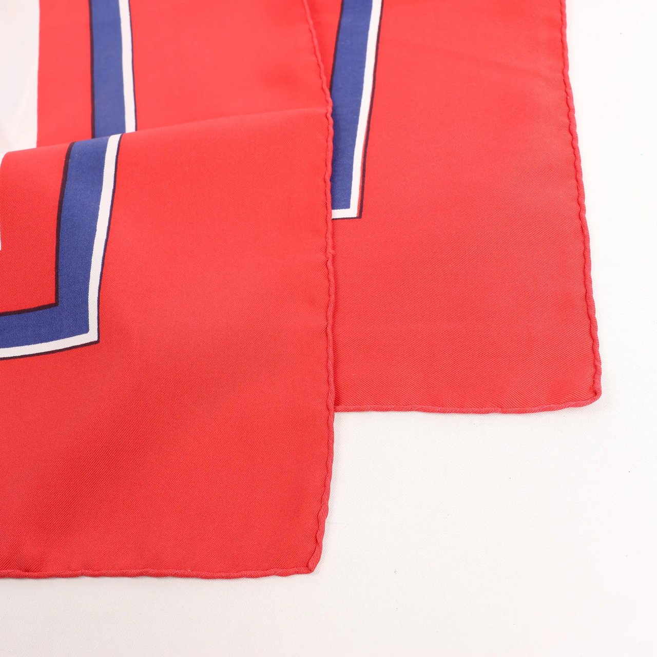 Hermès Hermès Carré 90 "Ex Libris" Silk handkerchief in Red Divers