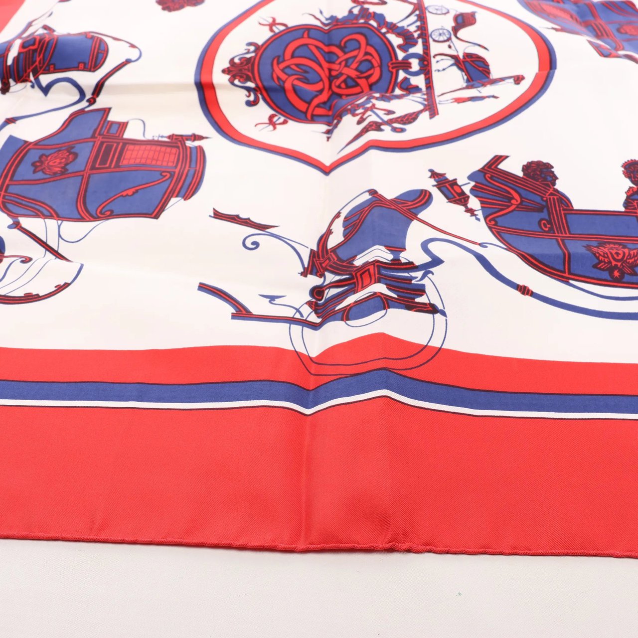 Hermès Hermès Carré 90 "Ex Libris" Silk handkerchief in Red Divers