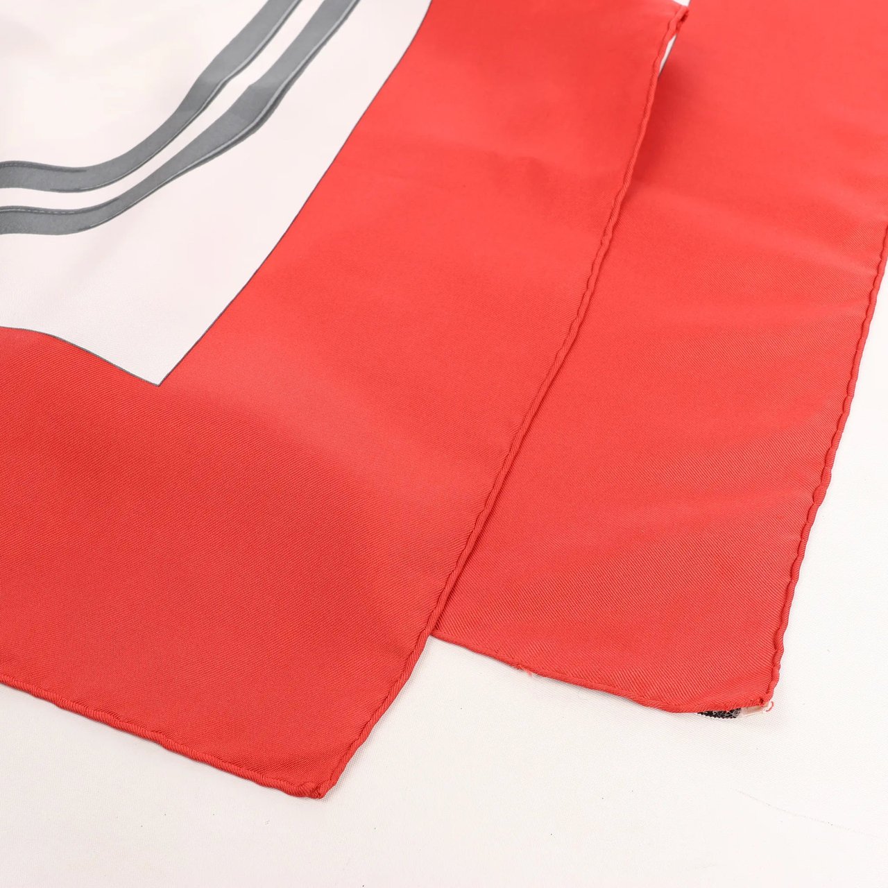 Hermès Hermès Carré 90 "BRIDES de GALA" Silk handkerchief in Red Rood