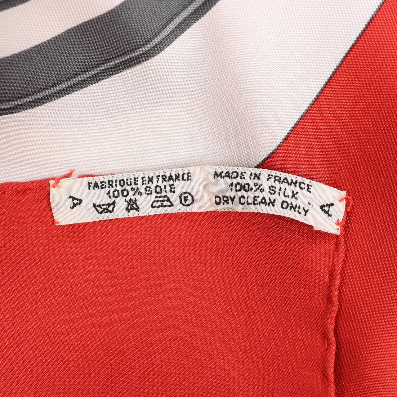 Hermès Hermès Carré 90 "BRIDES de GALA" Silk handkerchief in Red Rood