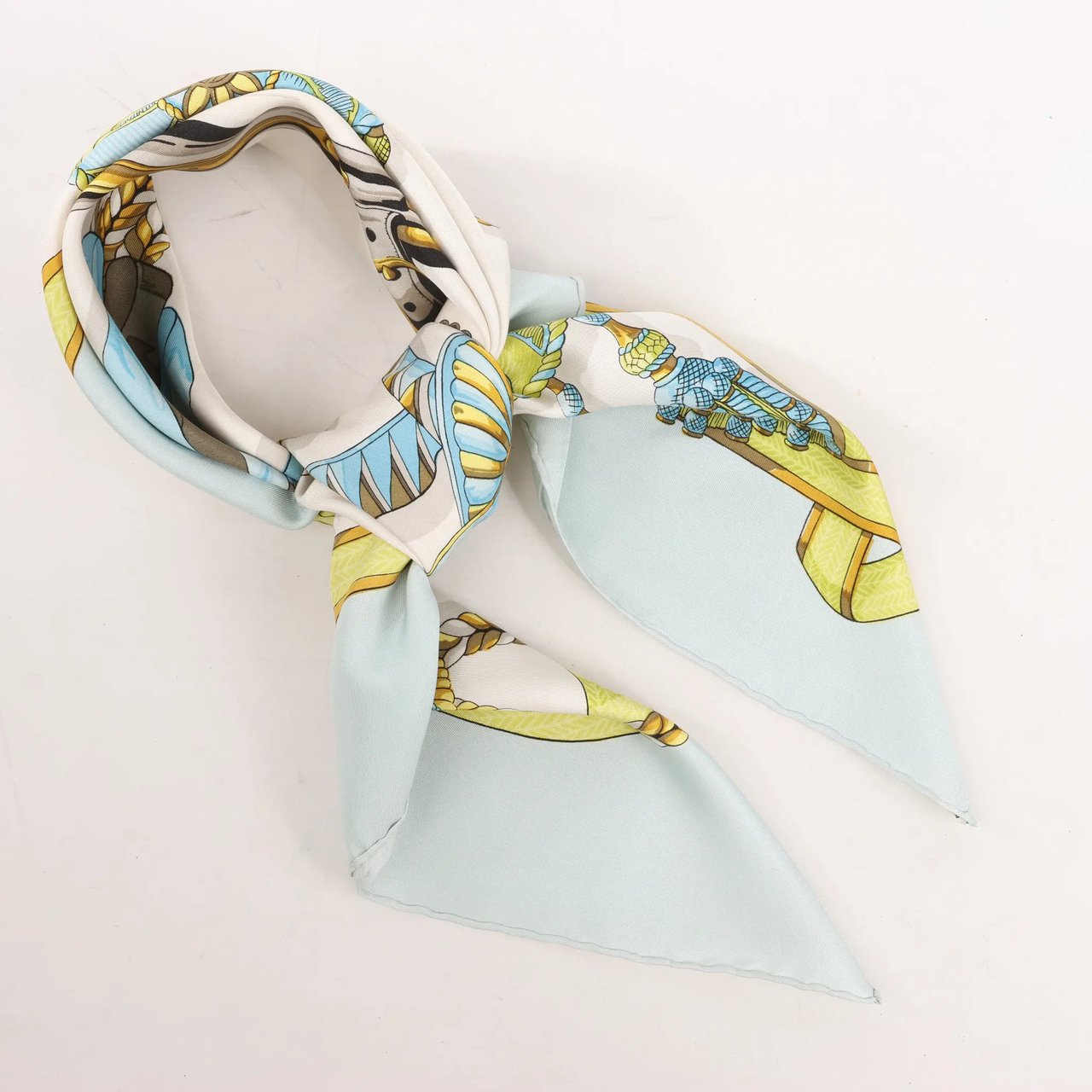 Hermès Hermès Carré 90 "Frontaux et Cocardes" Silk handkerchief in Blue Divers