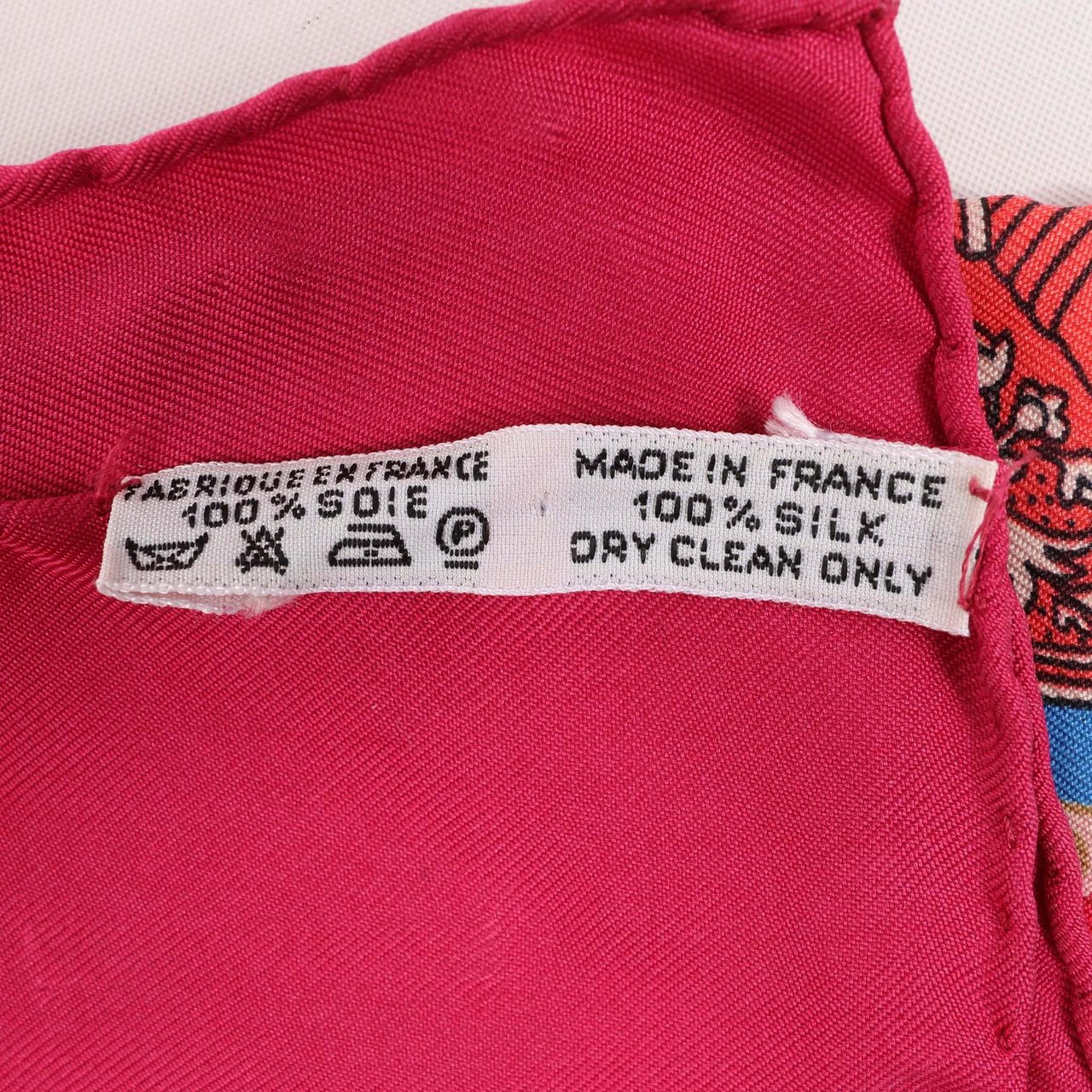 Hermès Hermès Carré 90 "LA PRESENTATION" Silk handkerchief in Burgundy Divers