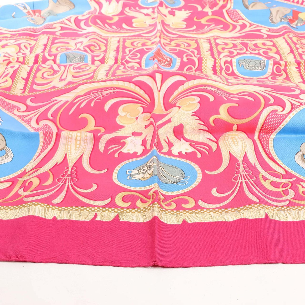 Hermès Hermès Carré 90 "LA PRESENTATION" Silk handkerchief in Burgundy Divers