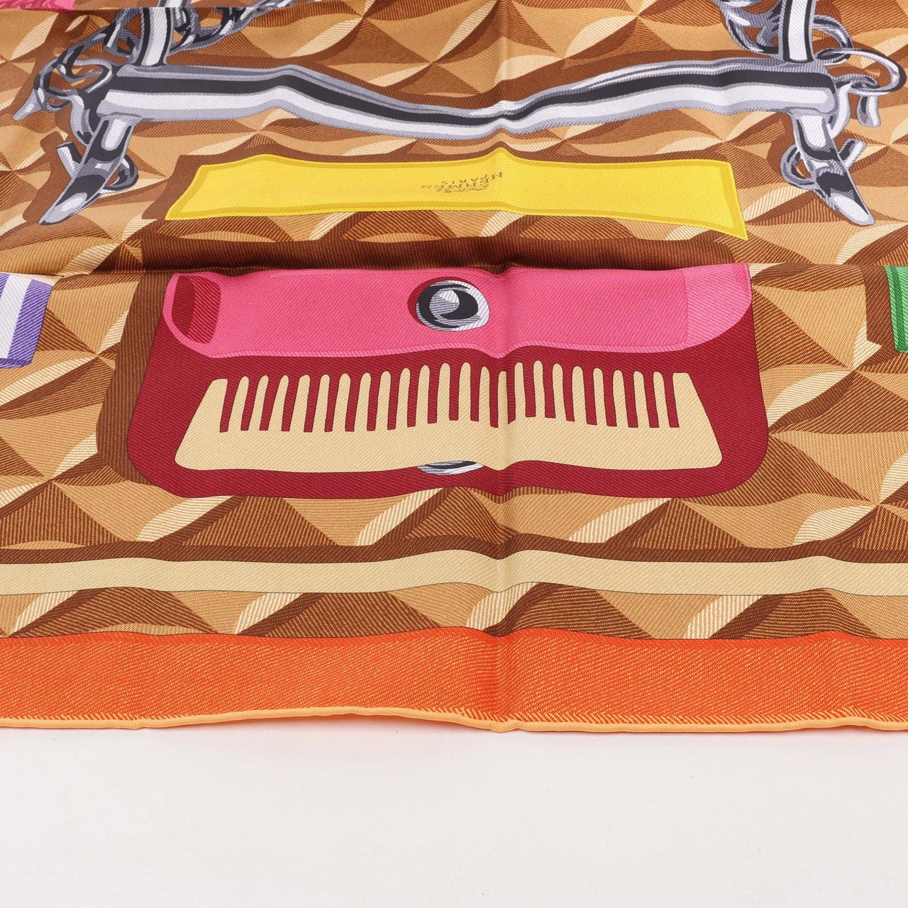 Hermès Hermès Carré 90 "BEAUTE COMPOSEE" Silk handkerchief in Orange Oranje