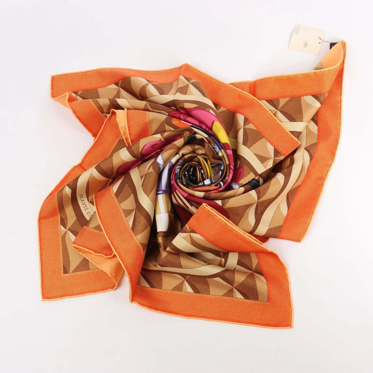 Hermès Hermès Carré 90 "BEAUTE COMPOSEE" Silk handkerchief in Orange Oranje