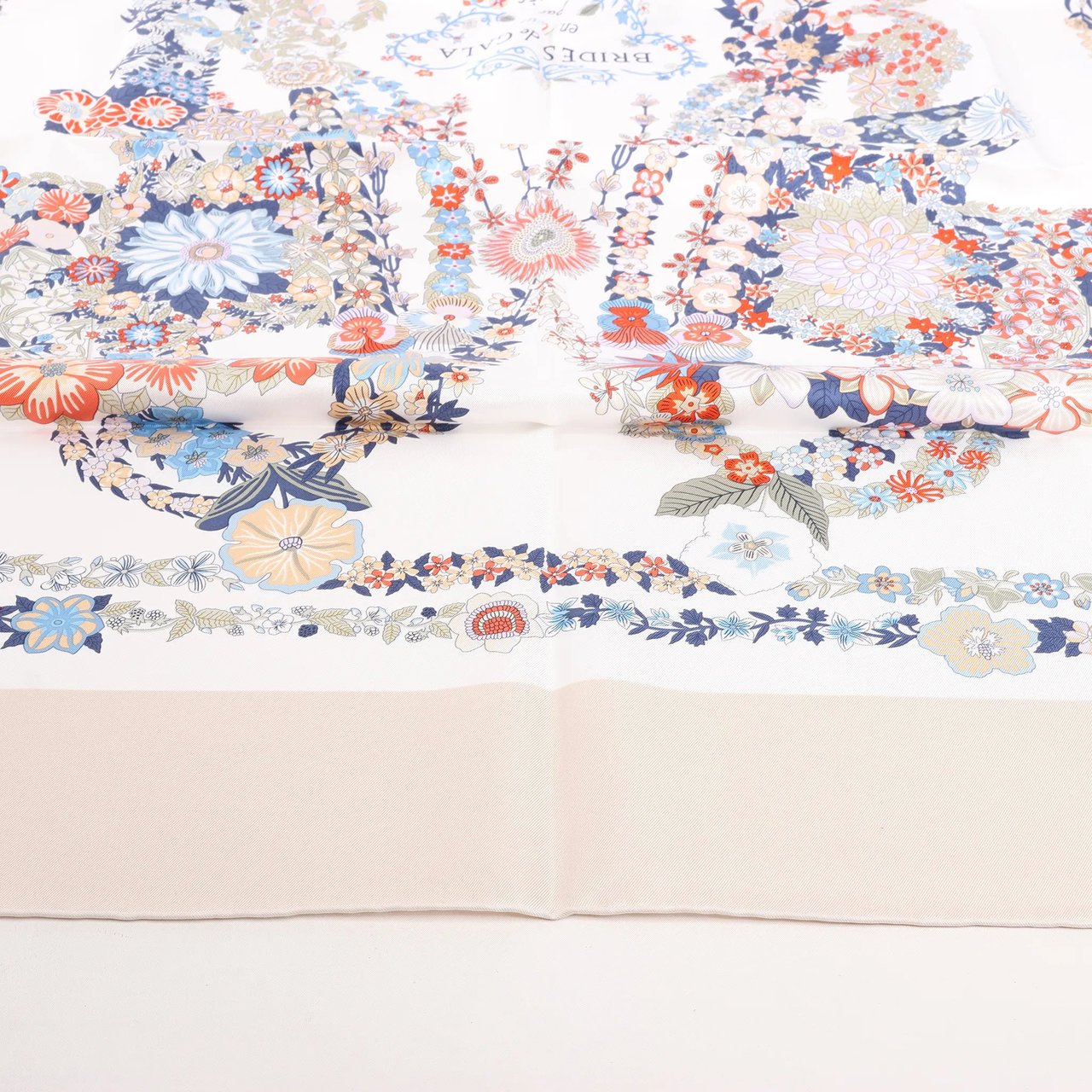 Hermès Hermès Carré 90 "BRIDES DE GALA EN FLEURS" Silk handkerchief in Beige Divers