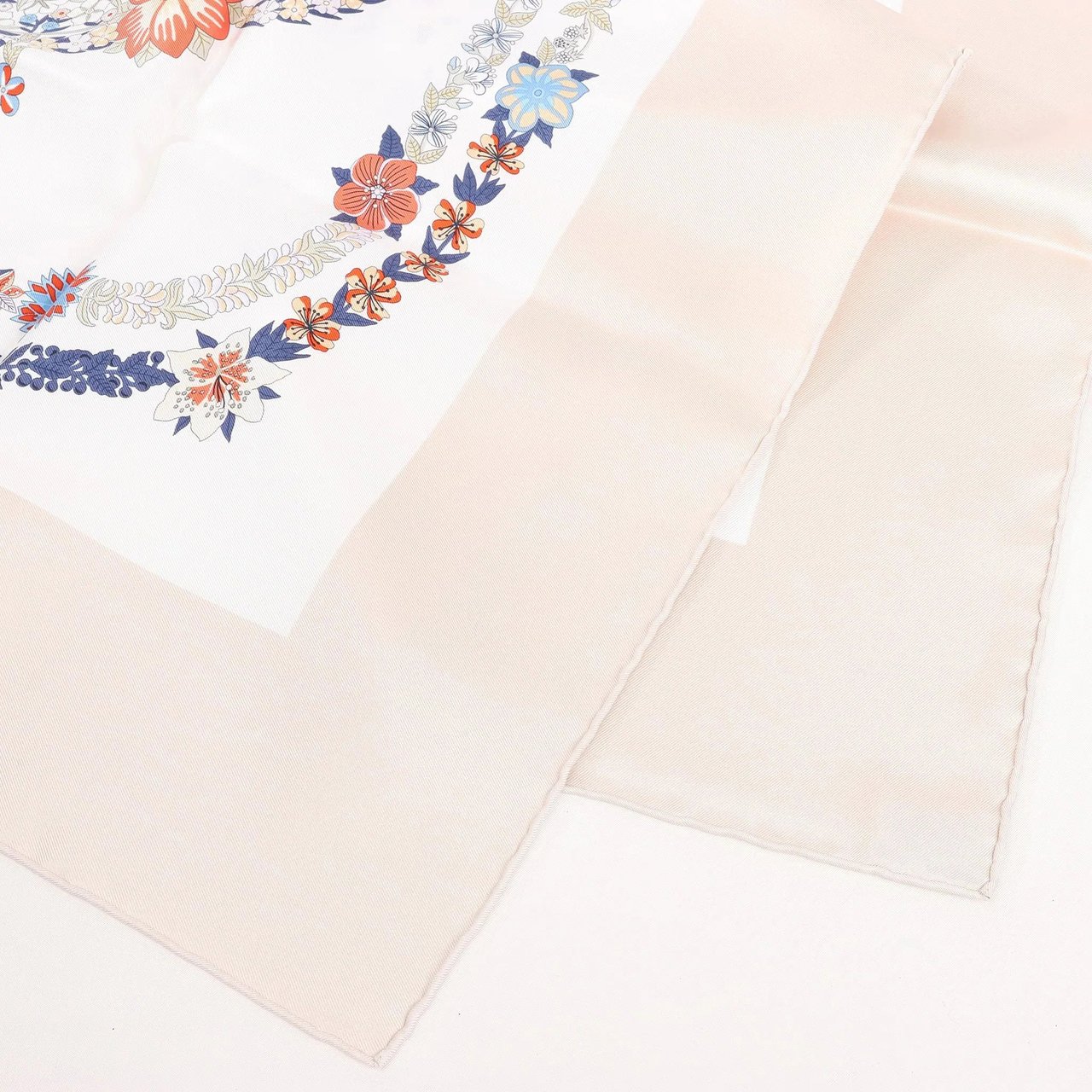 Hermès Hermès Carré 90 "BRIDES DE GALA EN FLEURS" Silk handkerchief in Beige Divers