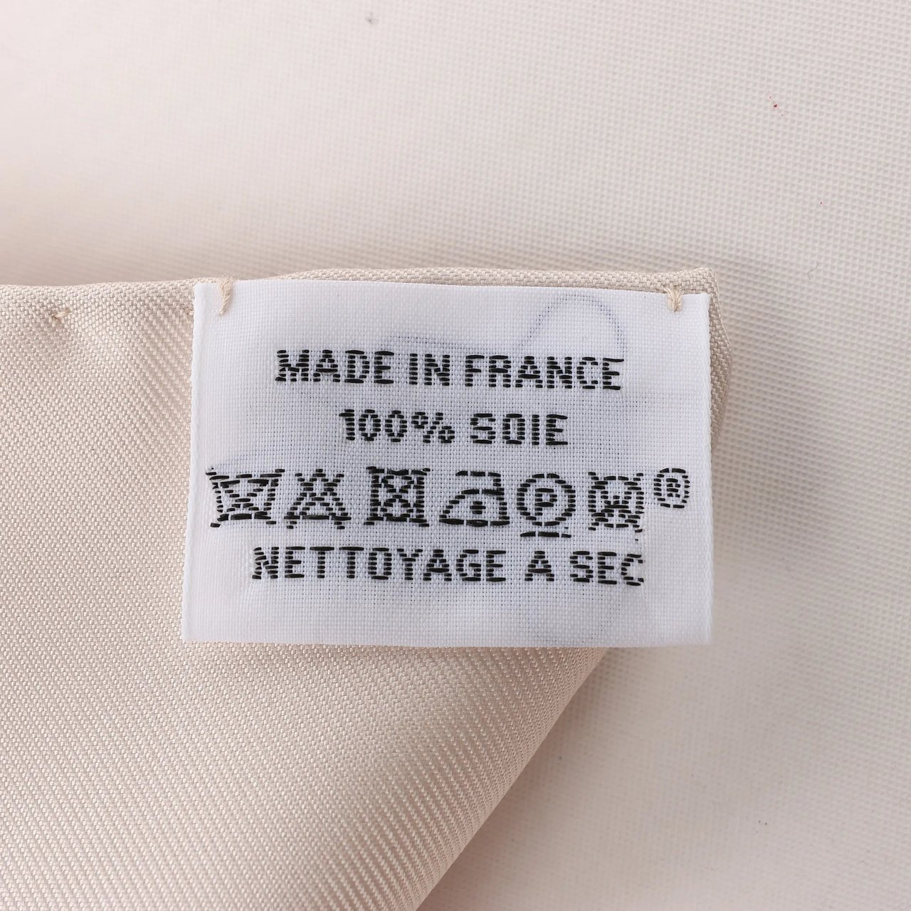 Hermès Hermès Carré 90 "BRIDES DE GALA EN FLEURS" Silk handkerchief in Beige Divers