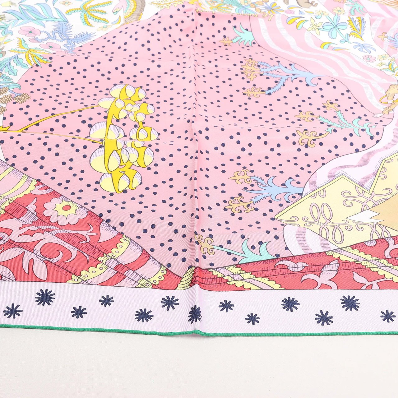 Hermès Hermès Carré 90 "Le Premier Chant" Silk handkerchief in Pink Divers