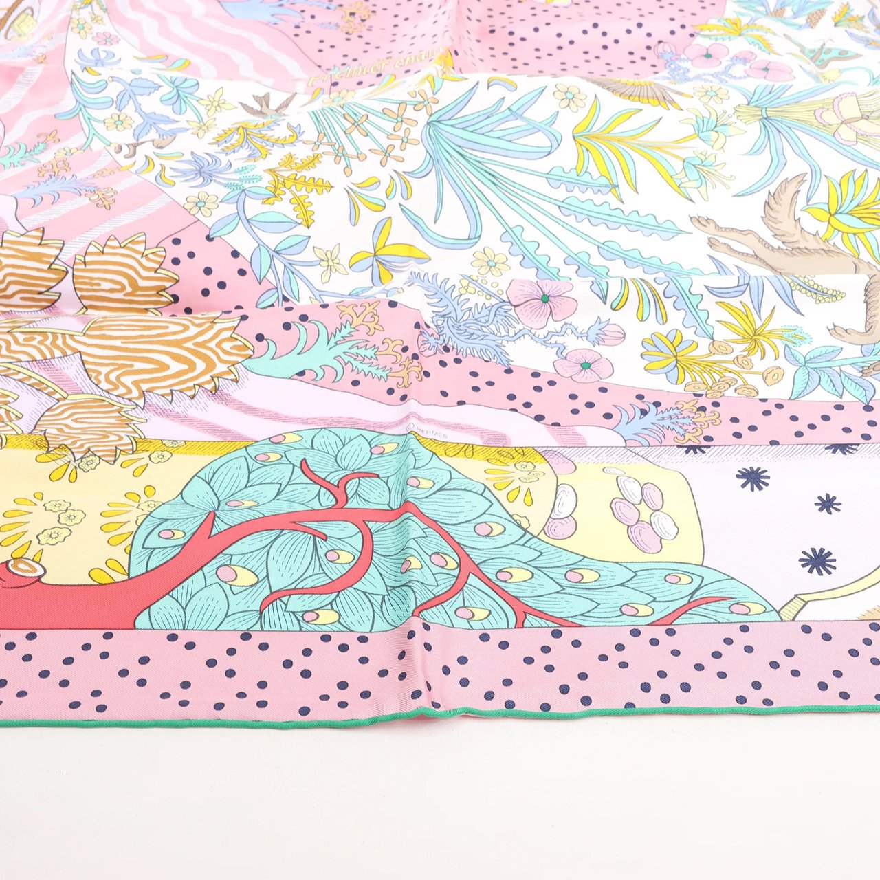 Hermès Hermès Carré 90 "Le Premier Chant" Silk handkerchief in Pink Divers