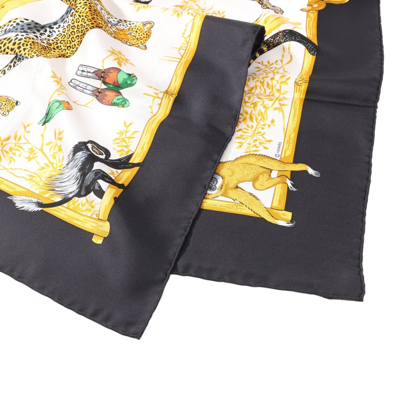 Hermès Hermès Carré 90 "tendresse feline" Silk handkerchief in Black x Yellow Divers