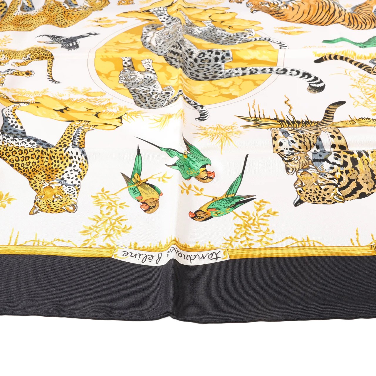 Hermès Hermès Carré 90 "tendresse feline" Silk handkerchief in Black x Yellow Divers