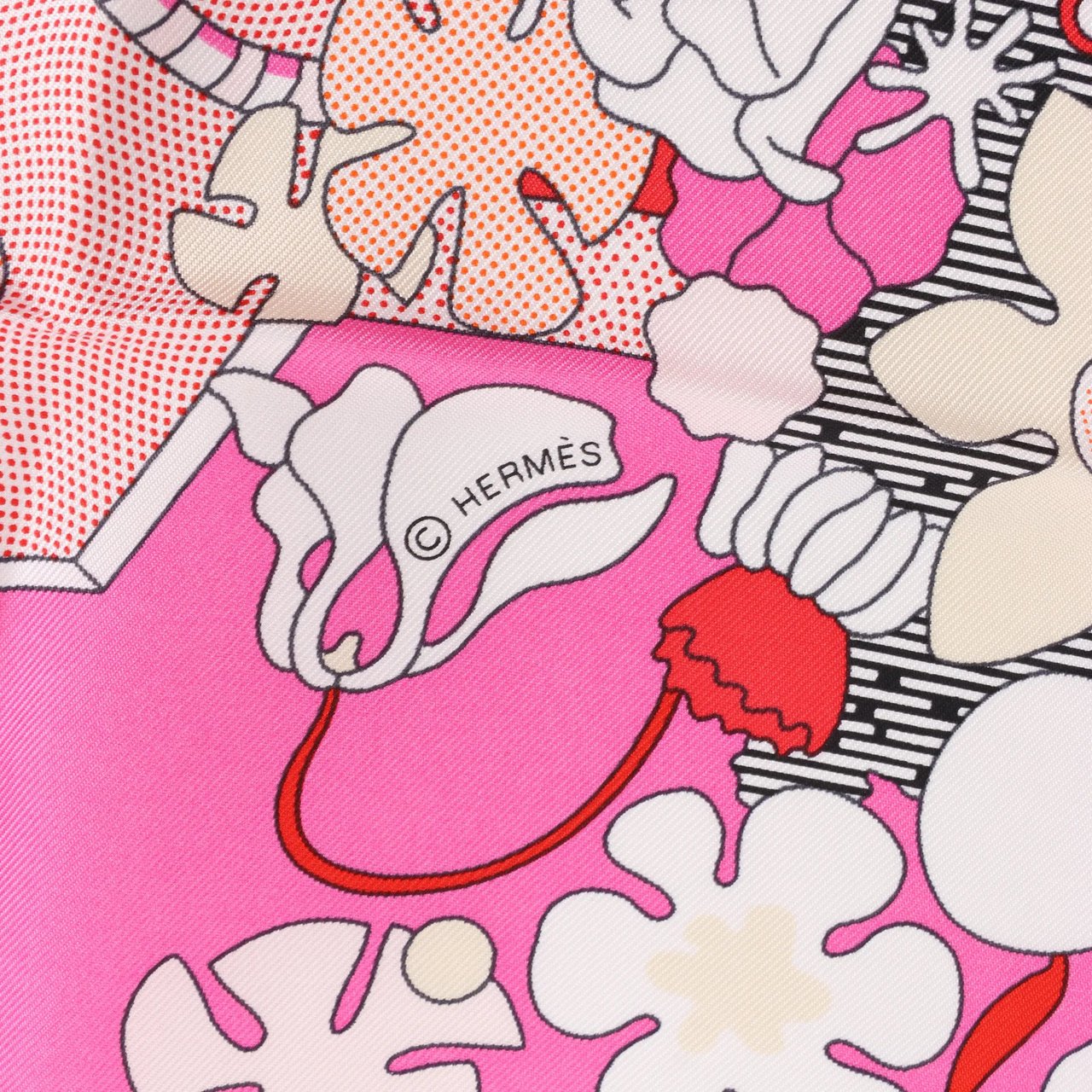 Hermès Hermès Carré 90 "CA DECOIFFE" Silk handkerchief in Pink Divers