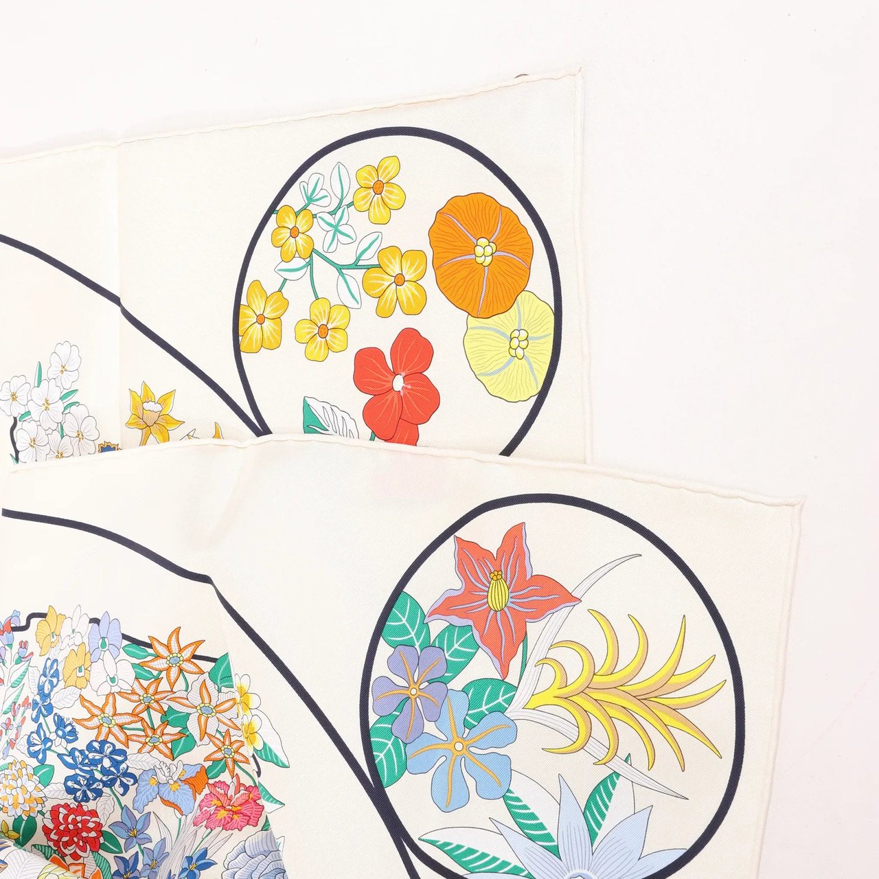 Hermès Hermès Carré 90 "PLANIFLEURS" Silk handkerchief in Ecru Divers