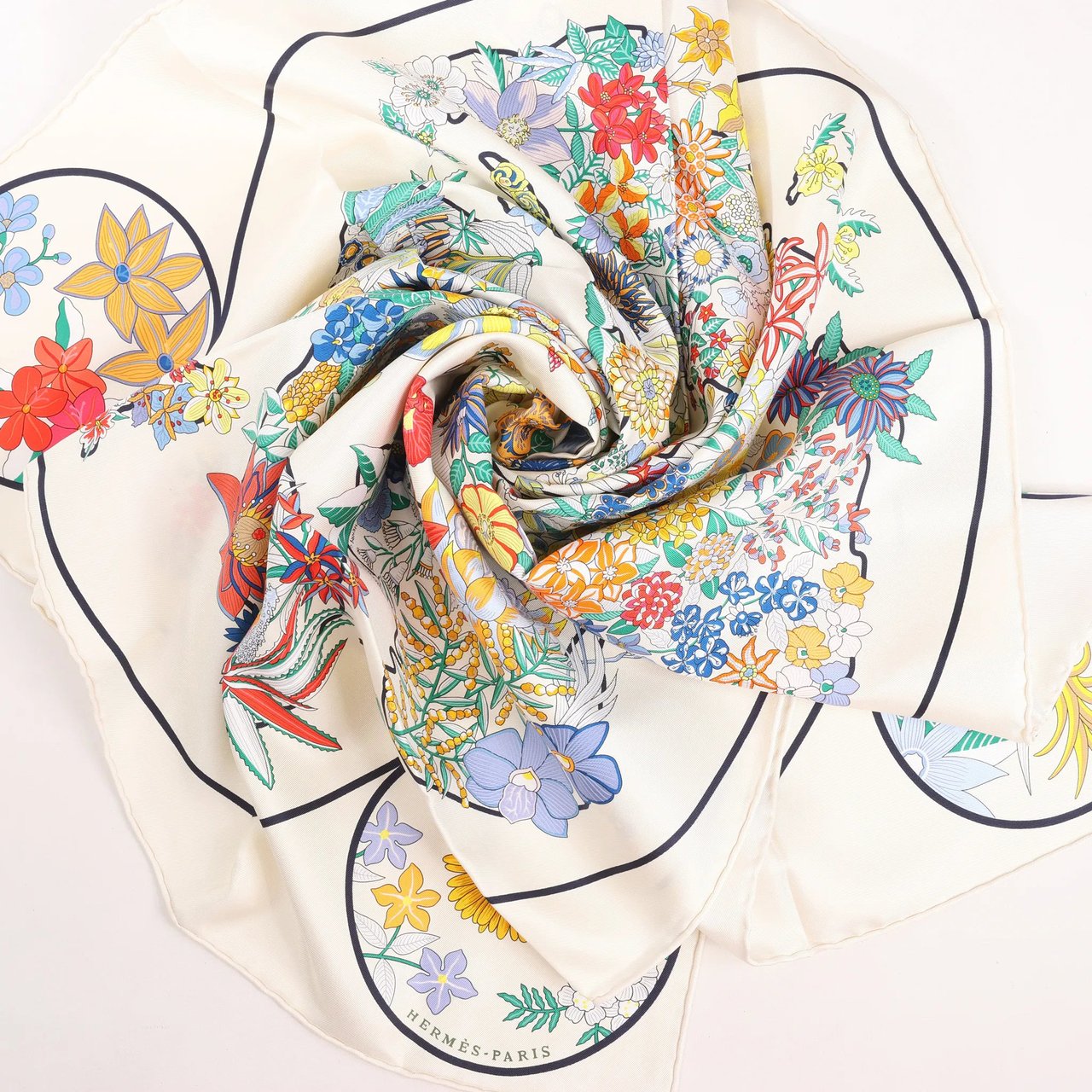 Hermès Hermès Carré 90 "PLANIFLEURS" Silk handkerchief in Ecru Divers