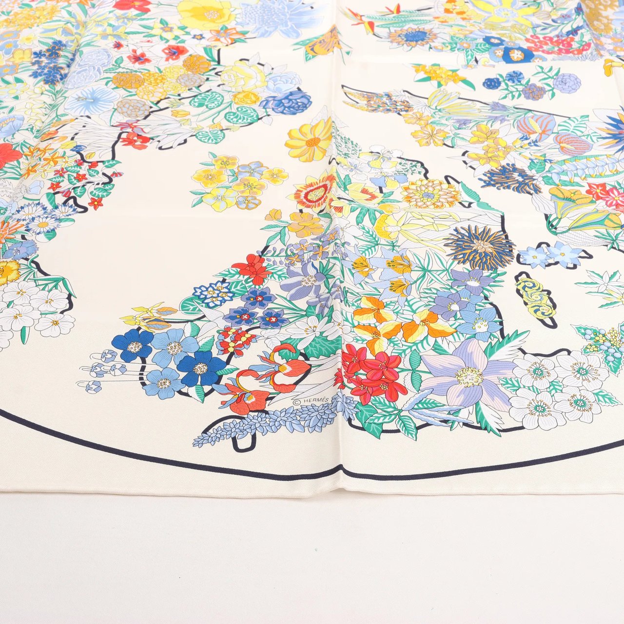 Hermès Hermès Carré 90 "PLANIFLEURS" Silk handkerchief in Ecru Divers