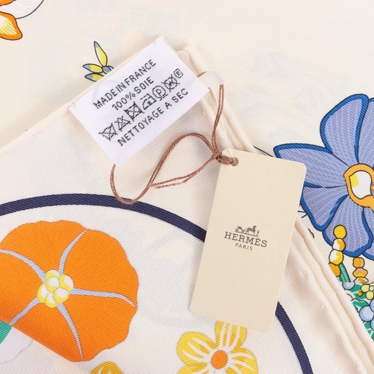 Hermès Hermès Carré 90 "PLANIFLEURS" Silk handkerchief in Ecru Divers